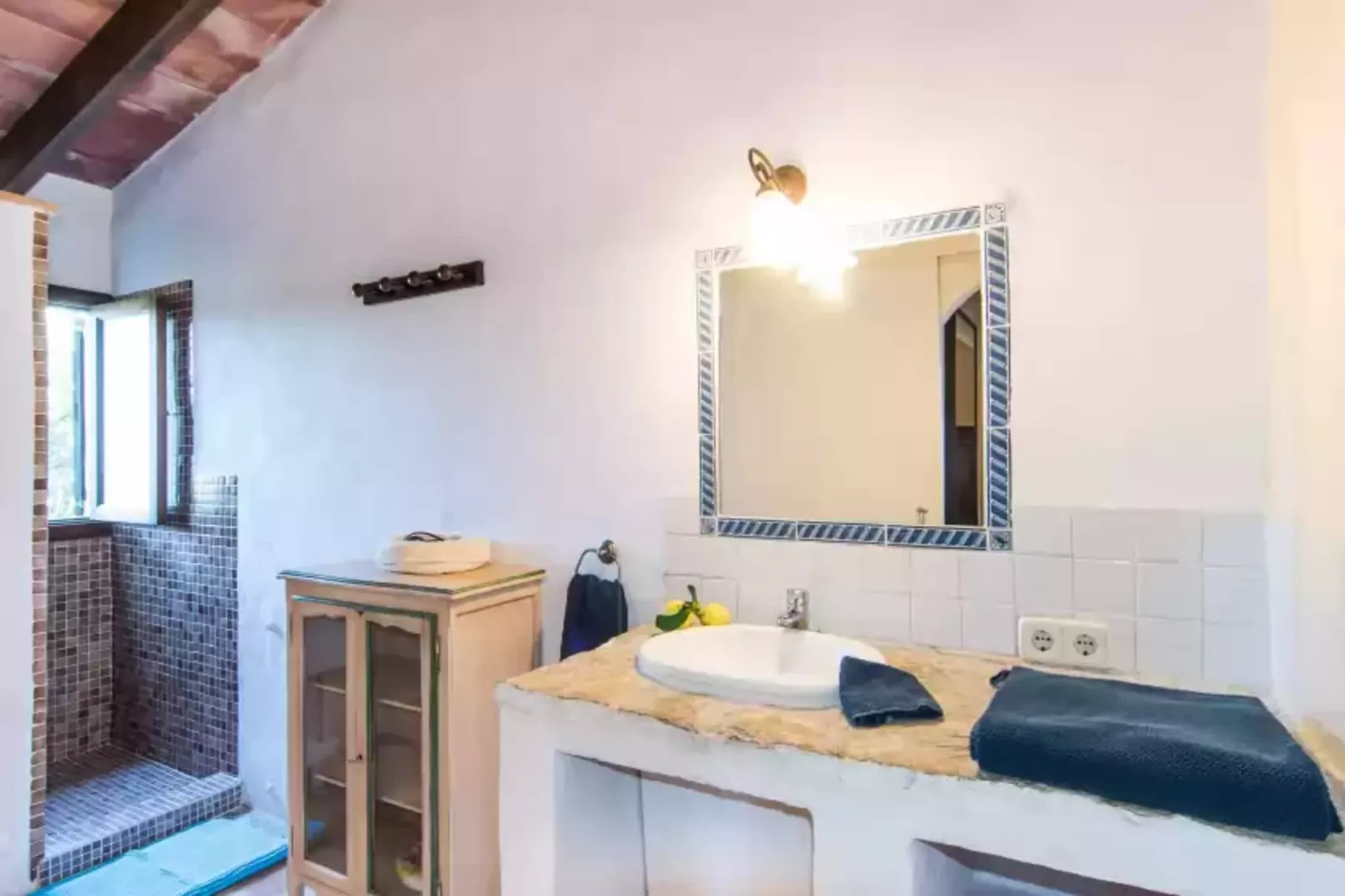 Es Rafal Roig (cestador)-Bathroom
