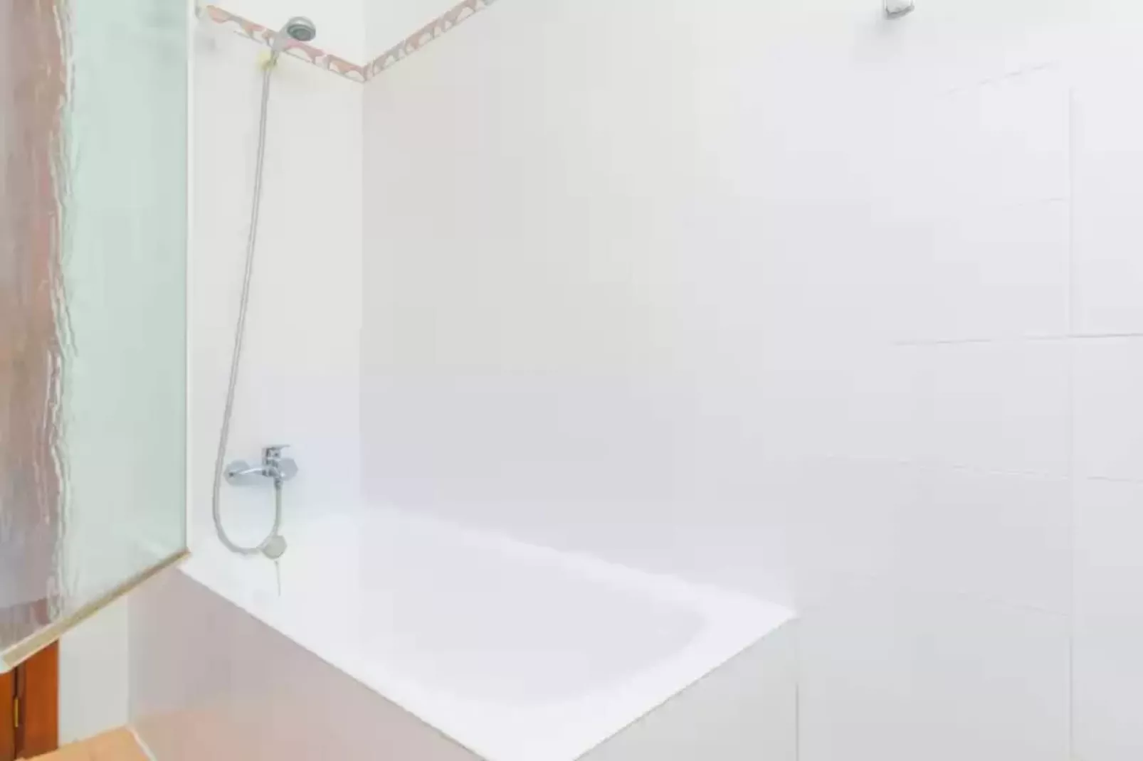 Can Pistola-Bathroom