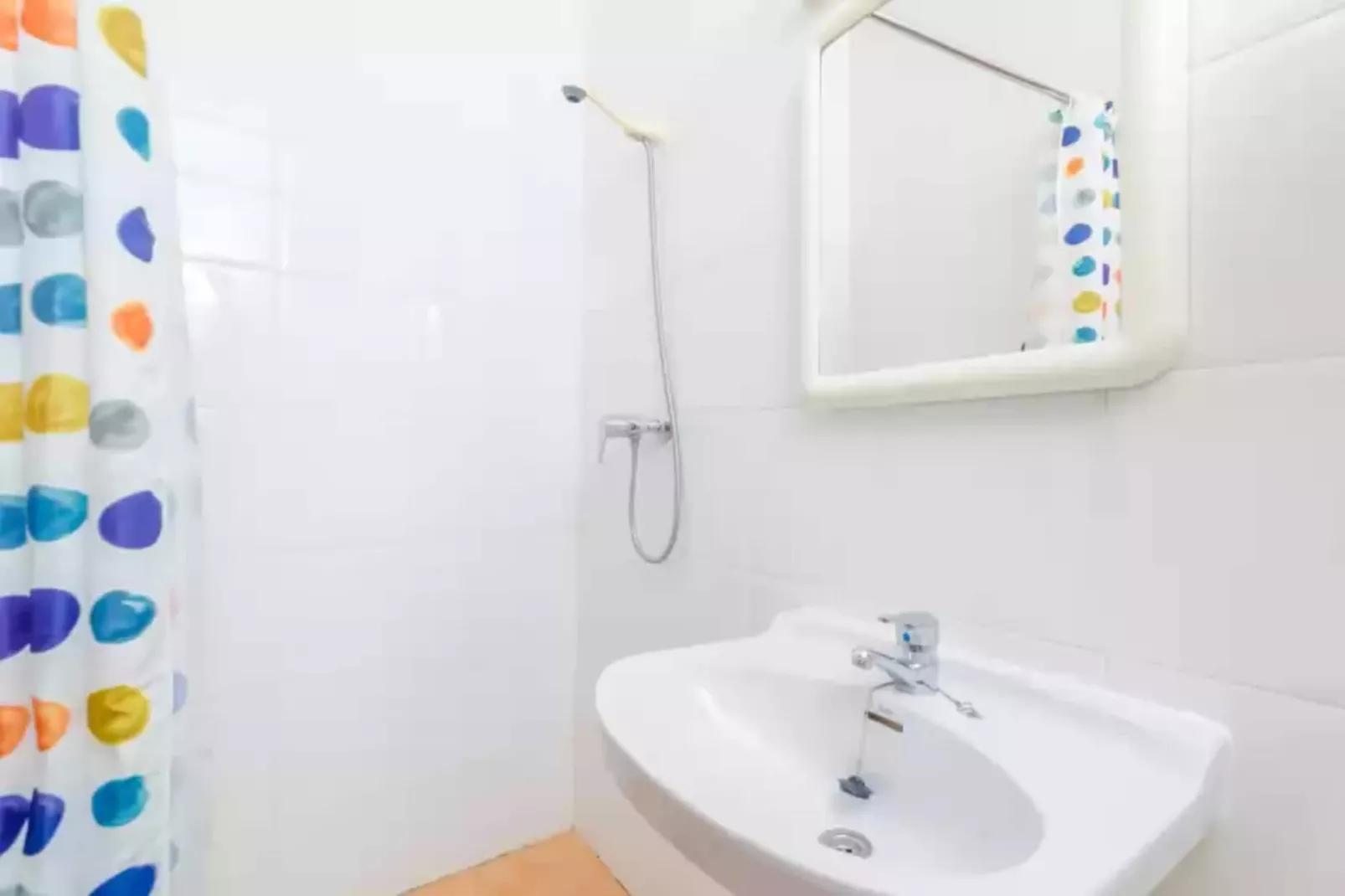 Can Pistola-Bathroom