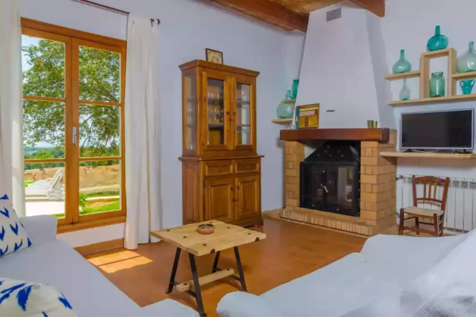 Son Mora-Living room