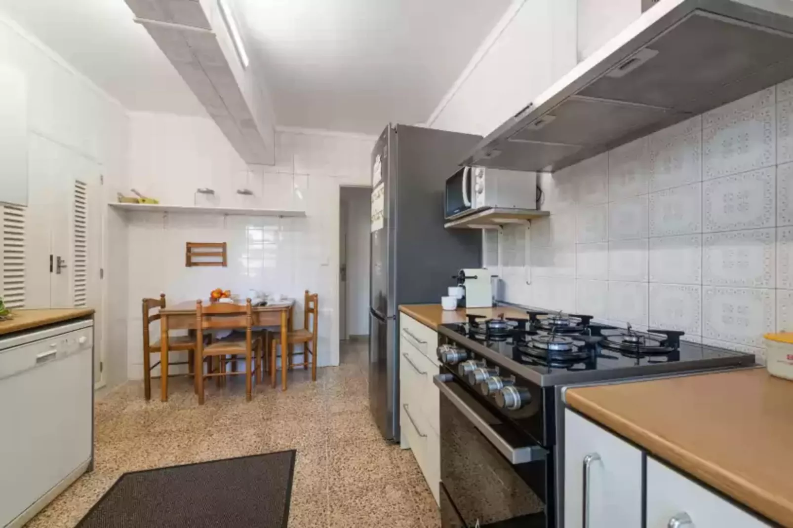 Ombra De Pins-Kitchen