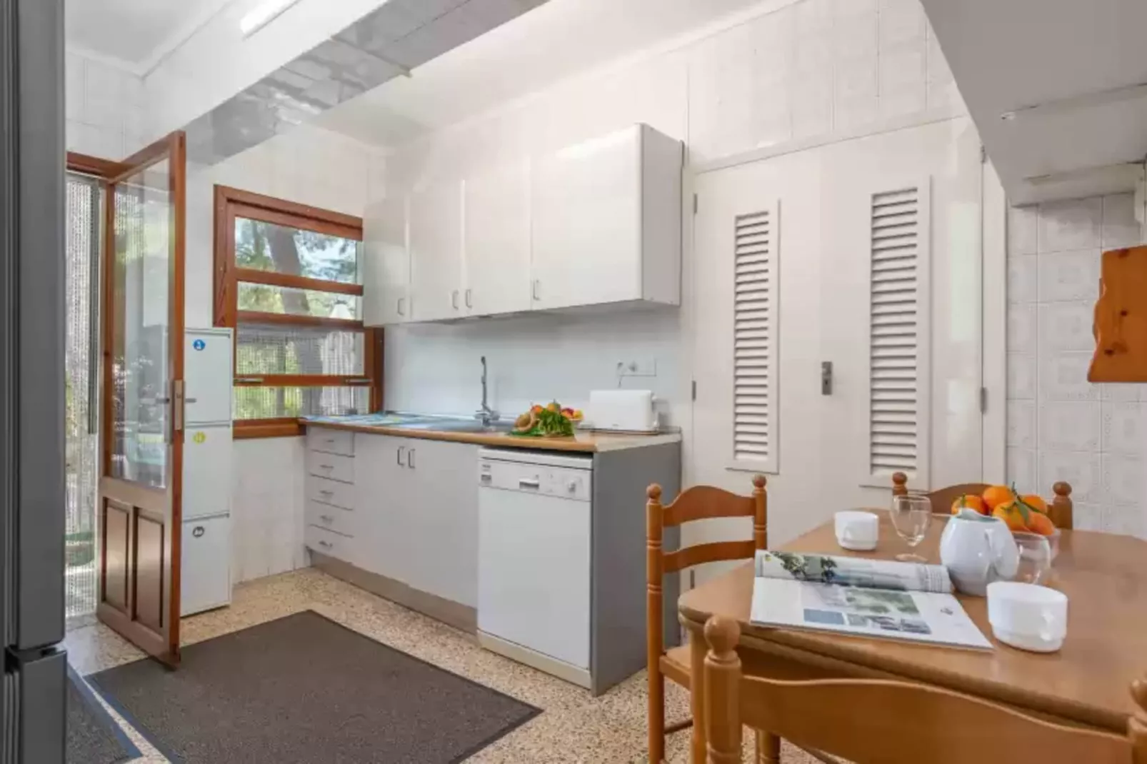 Ombra De Pins-Kitchen