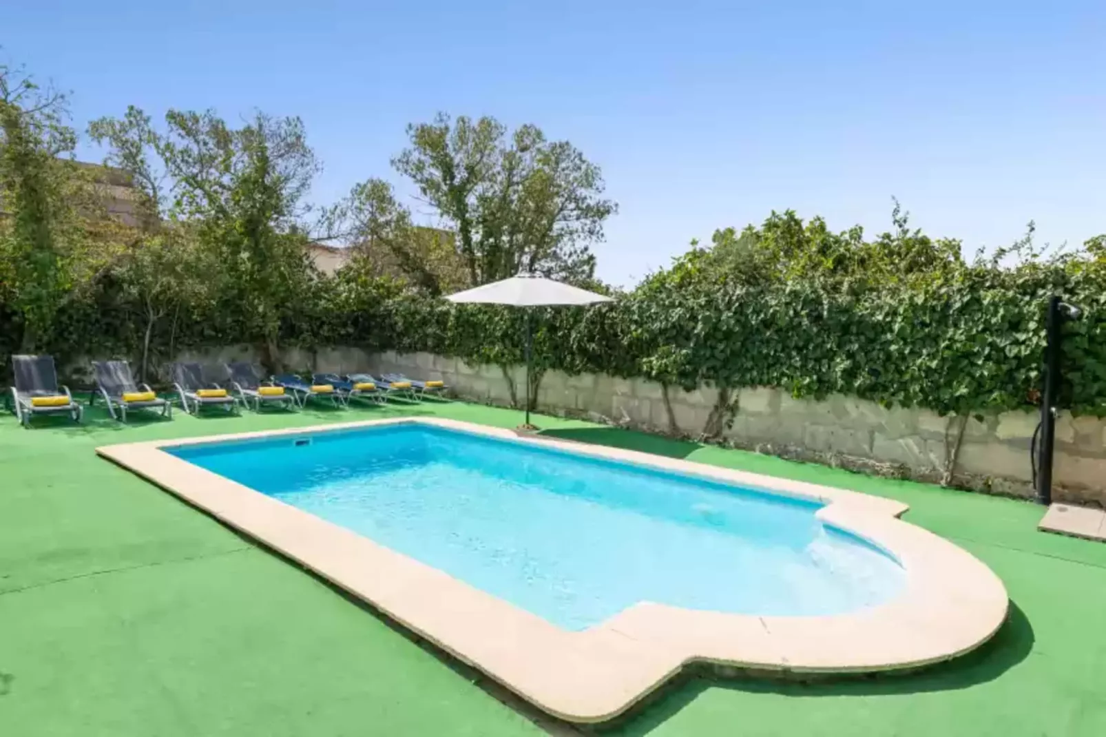 Gina-Pool