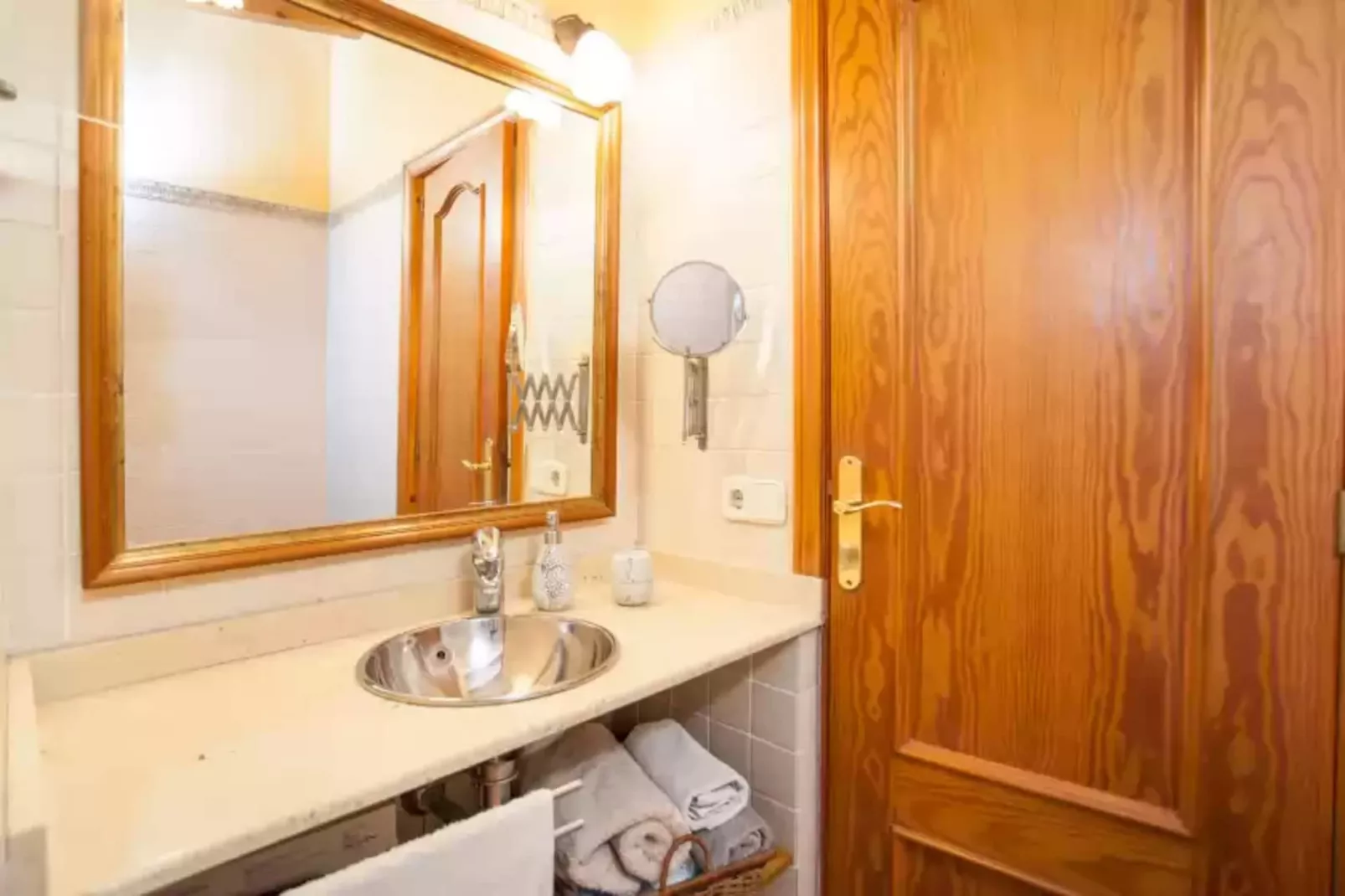 Rudy-Bathroom