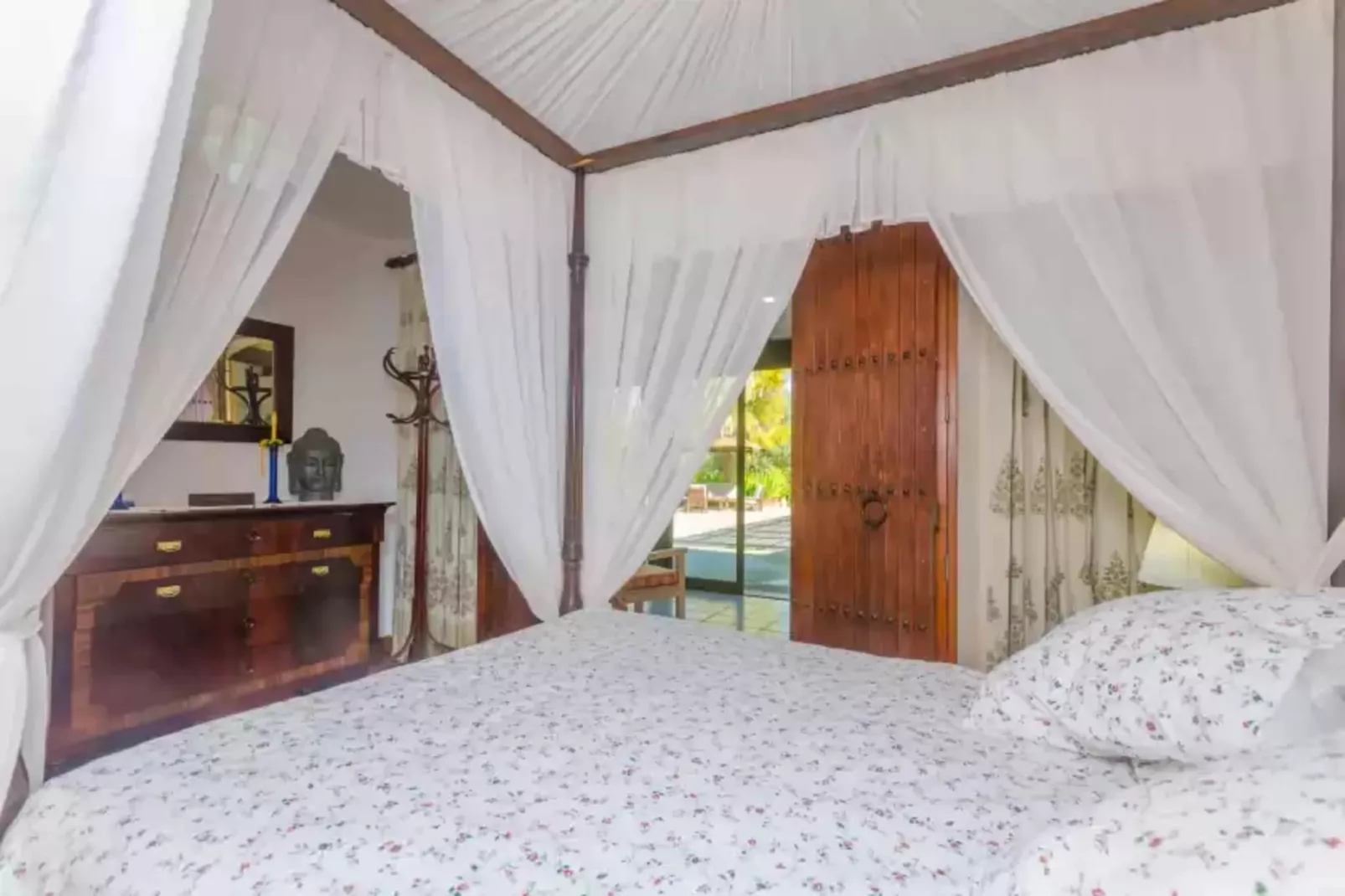 Na Molla-Bedroom