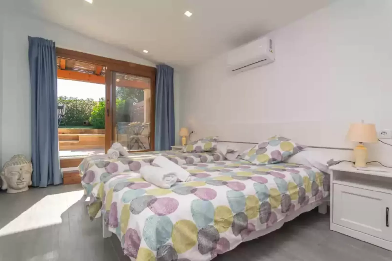 Na Molla-Bedroom