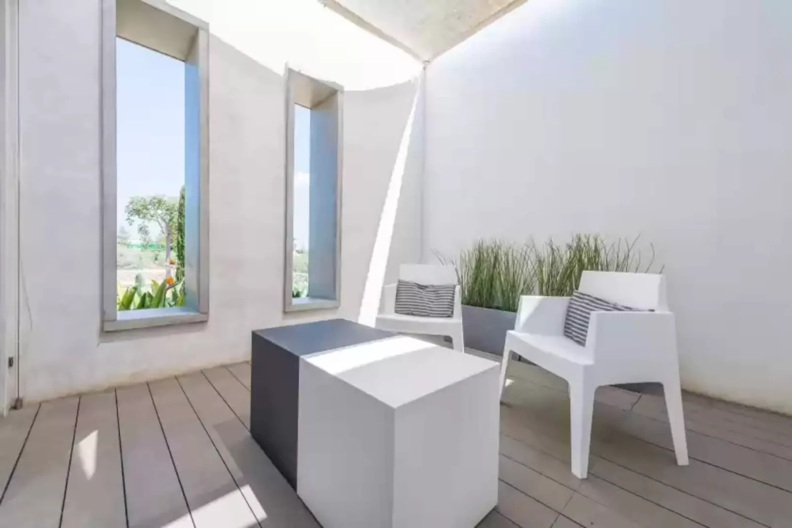 Short De Can Rius-Terrace balcony