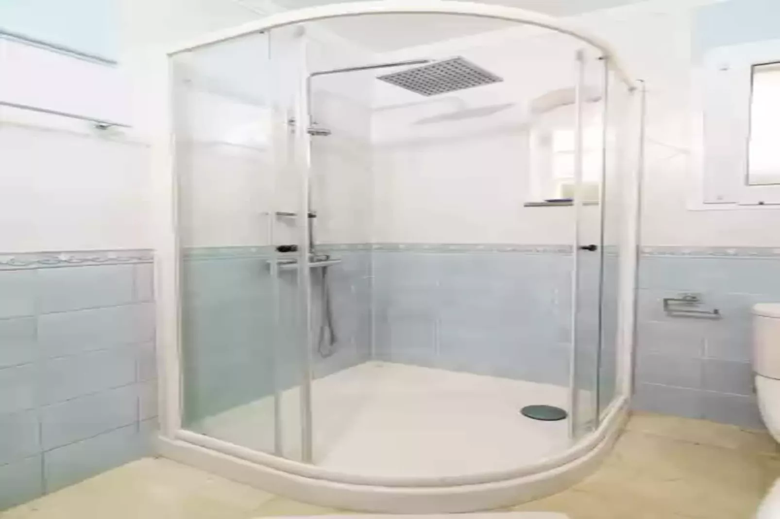 Gladiolo-Bathroom