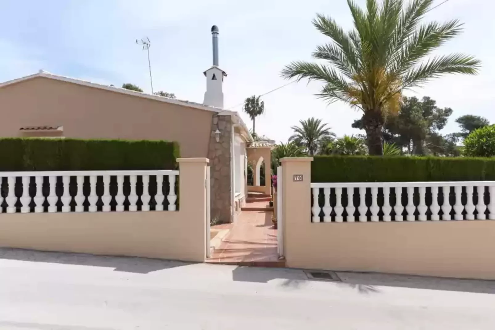 Frederic-Exterior summer