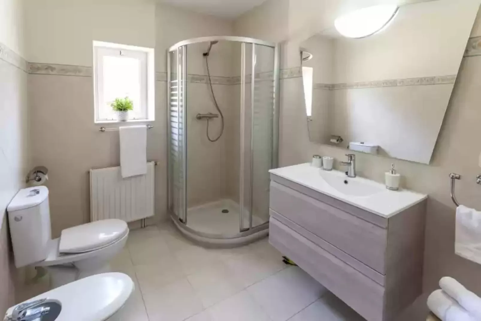 Frederic-Bathroom