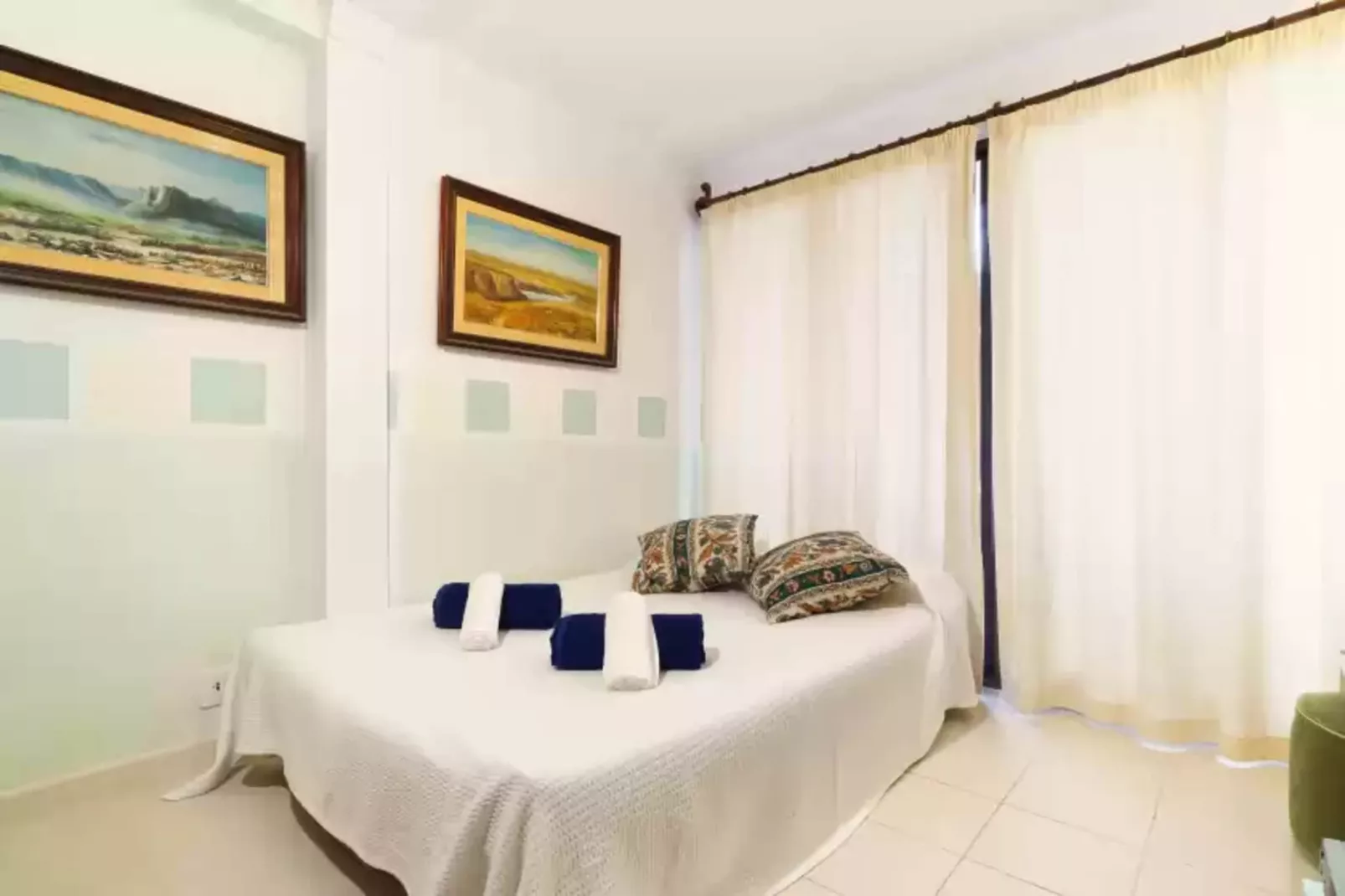 Zeus-Bedroom