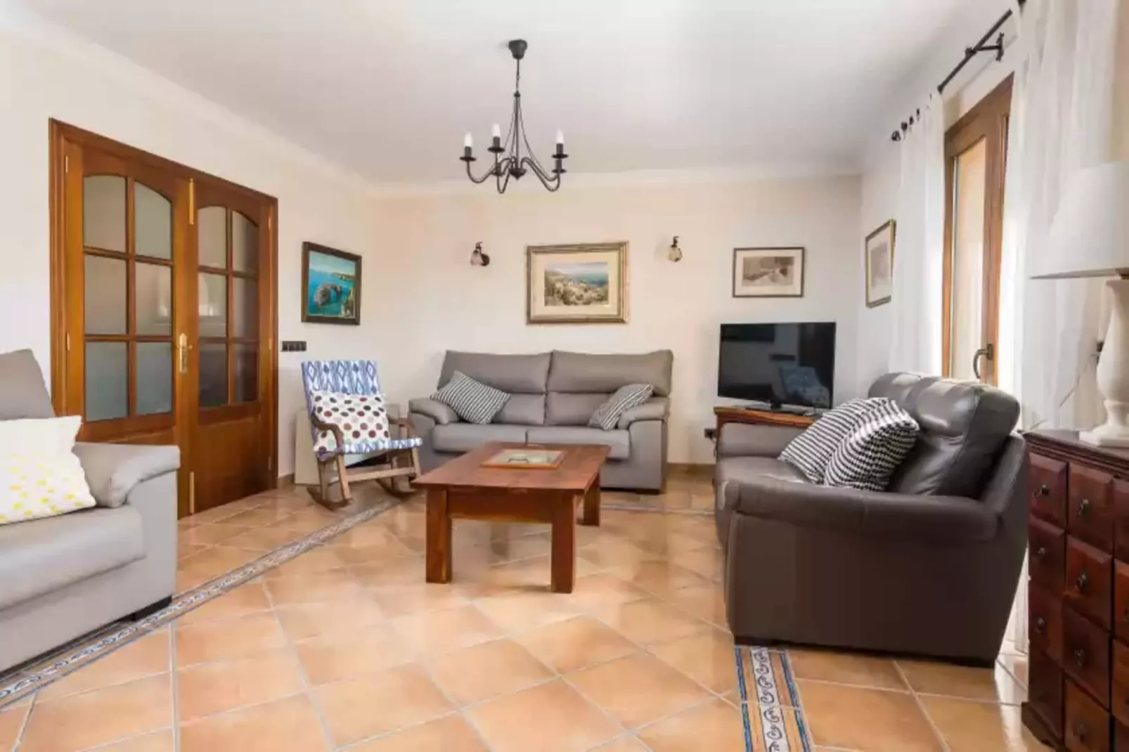 S'aguait-Living room