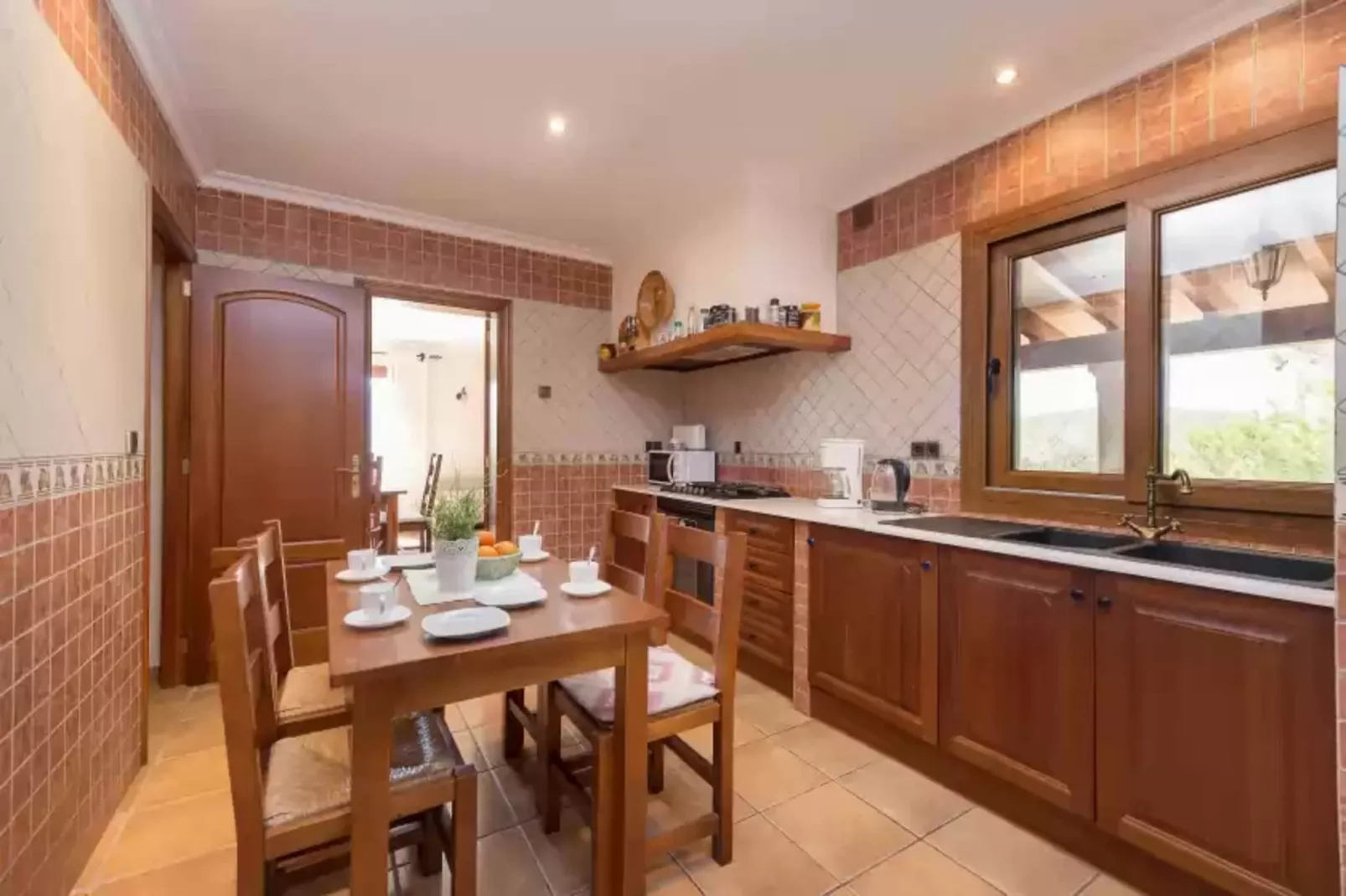S'aguait-Dining room