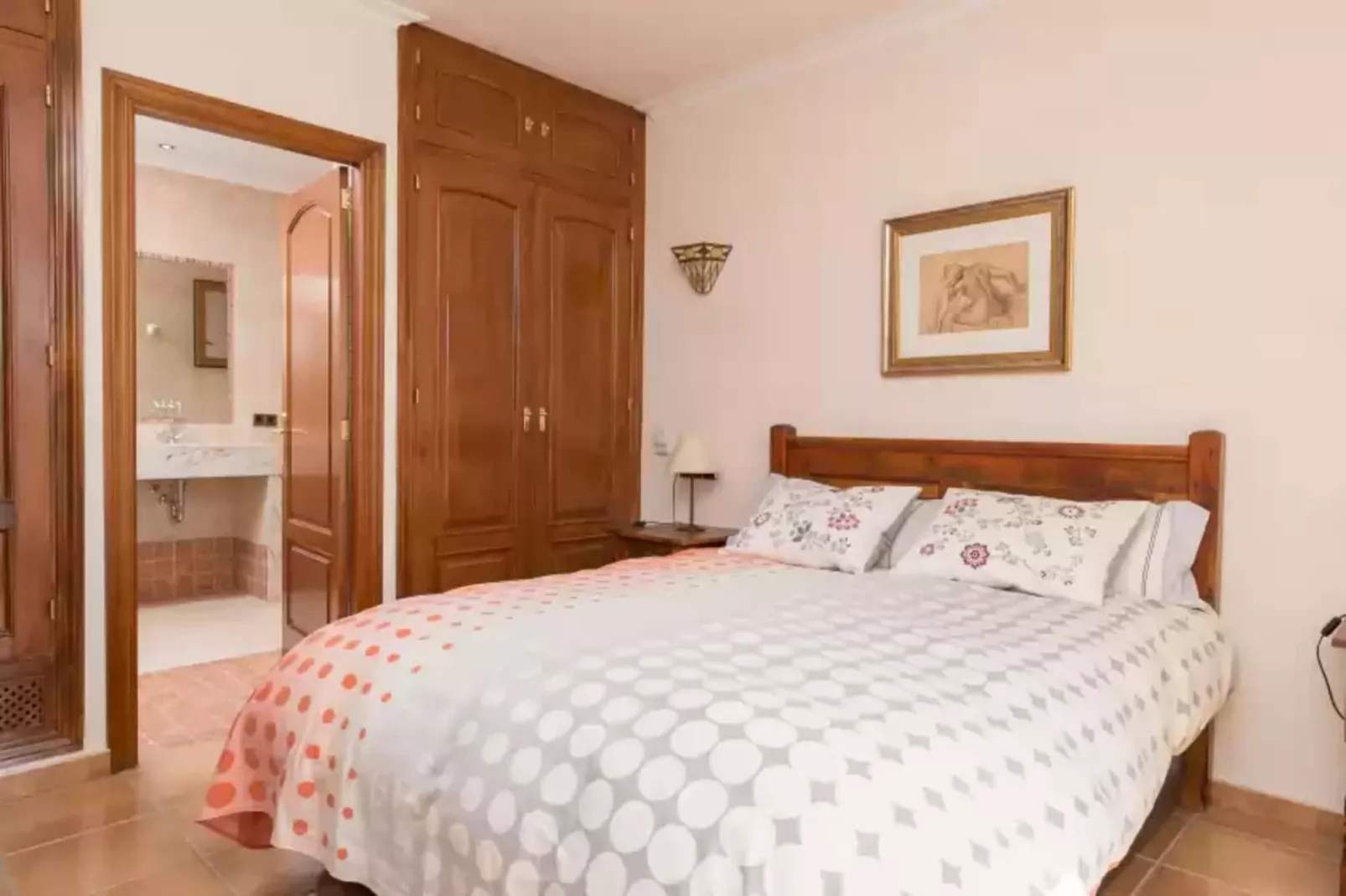 S'aguait-Bedroom