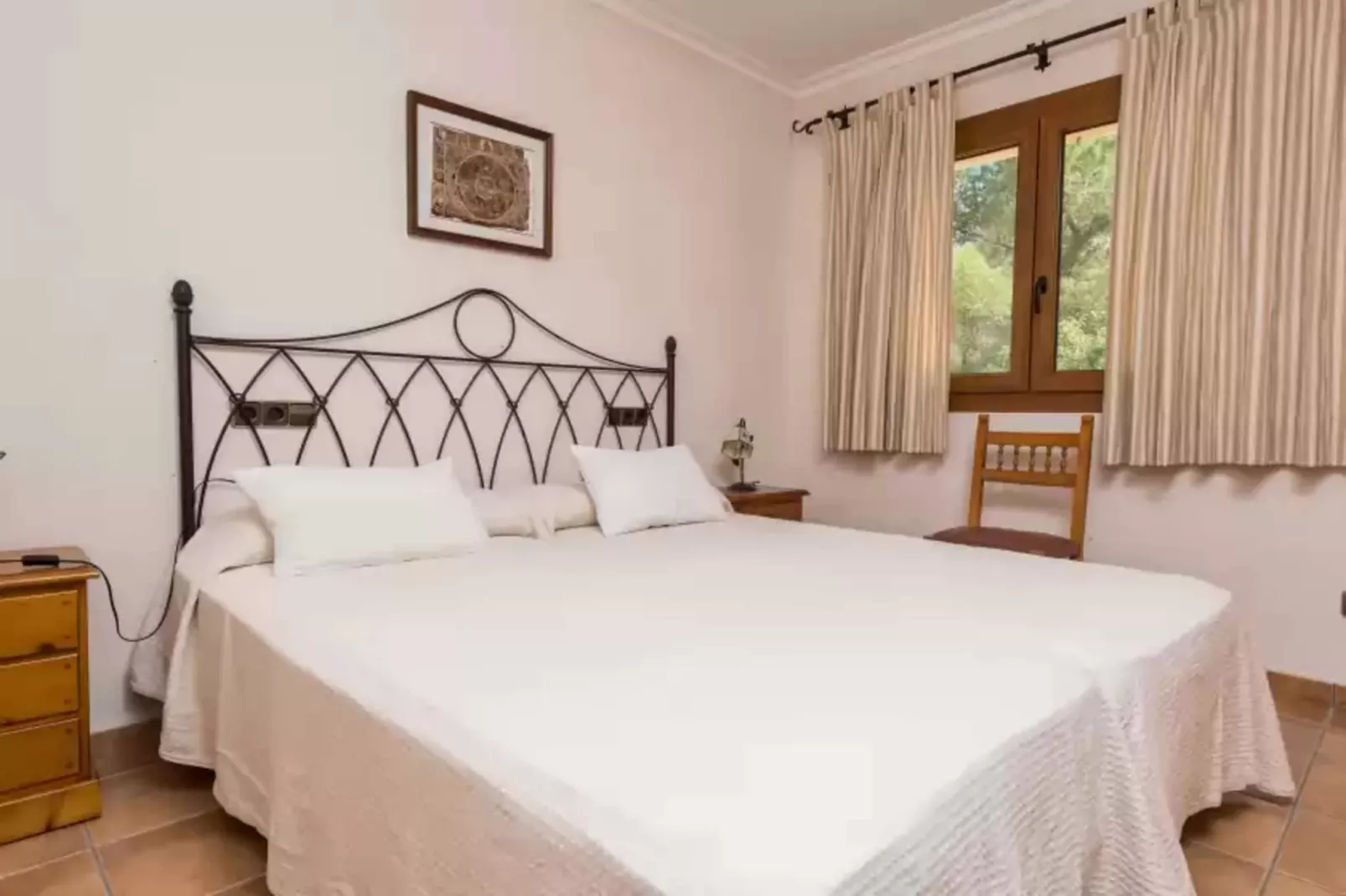 S'aguait-Bedroom