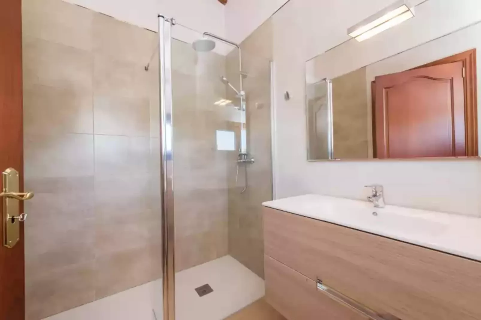 S'aguait-Bathroom