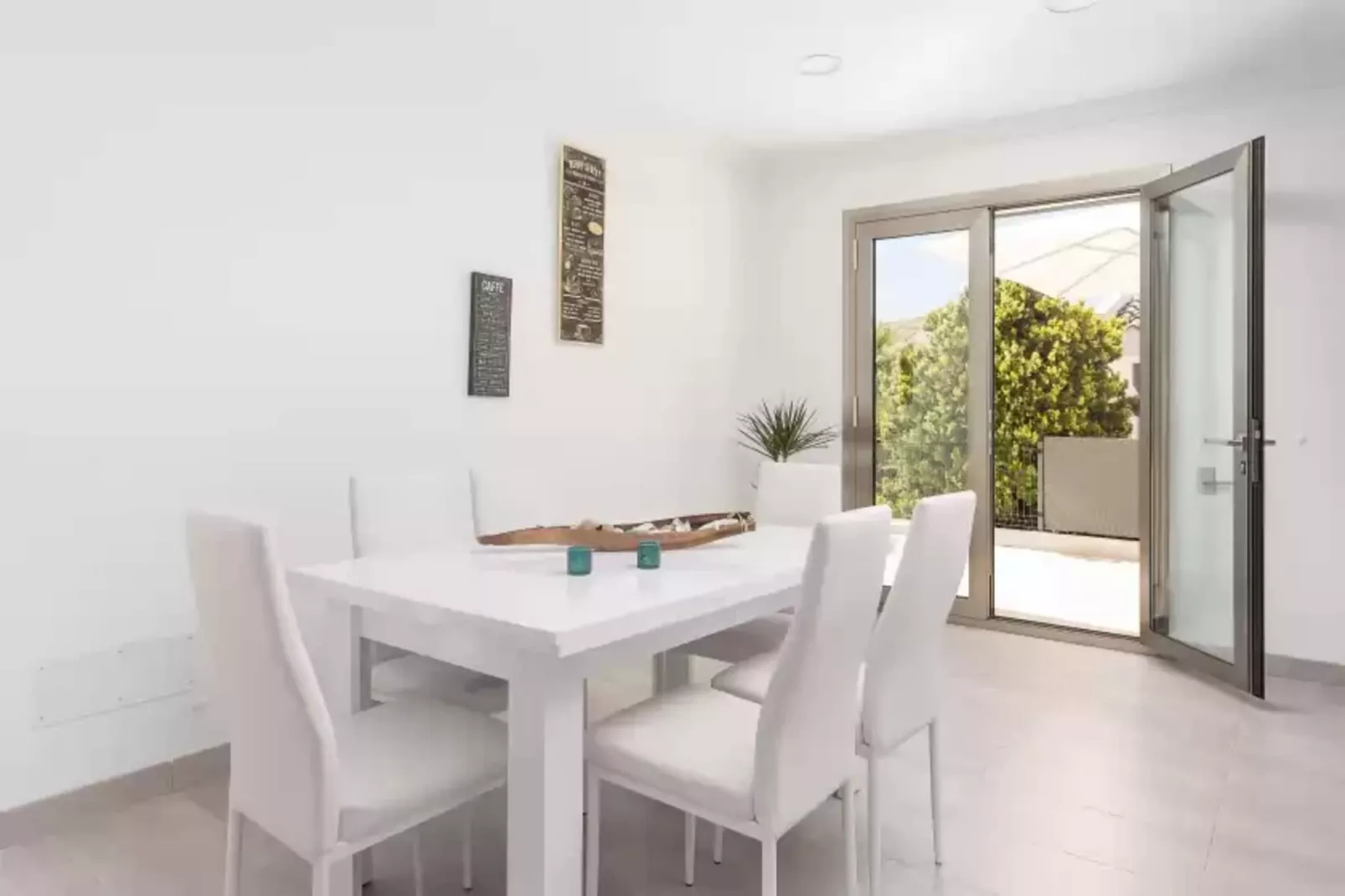 Formentera 1-Dining room