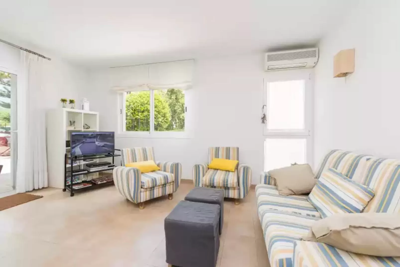 Can Garreta-Living room