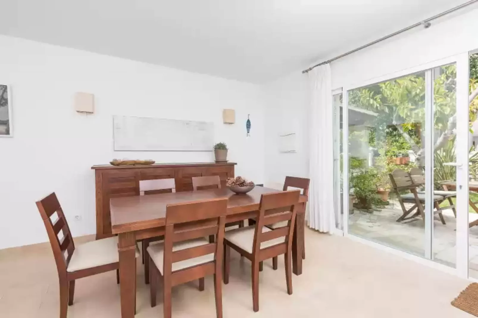 Can Garreta-Dining room