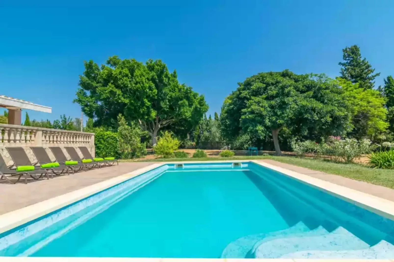 Son Pax Petit-Pool