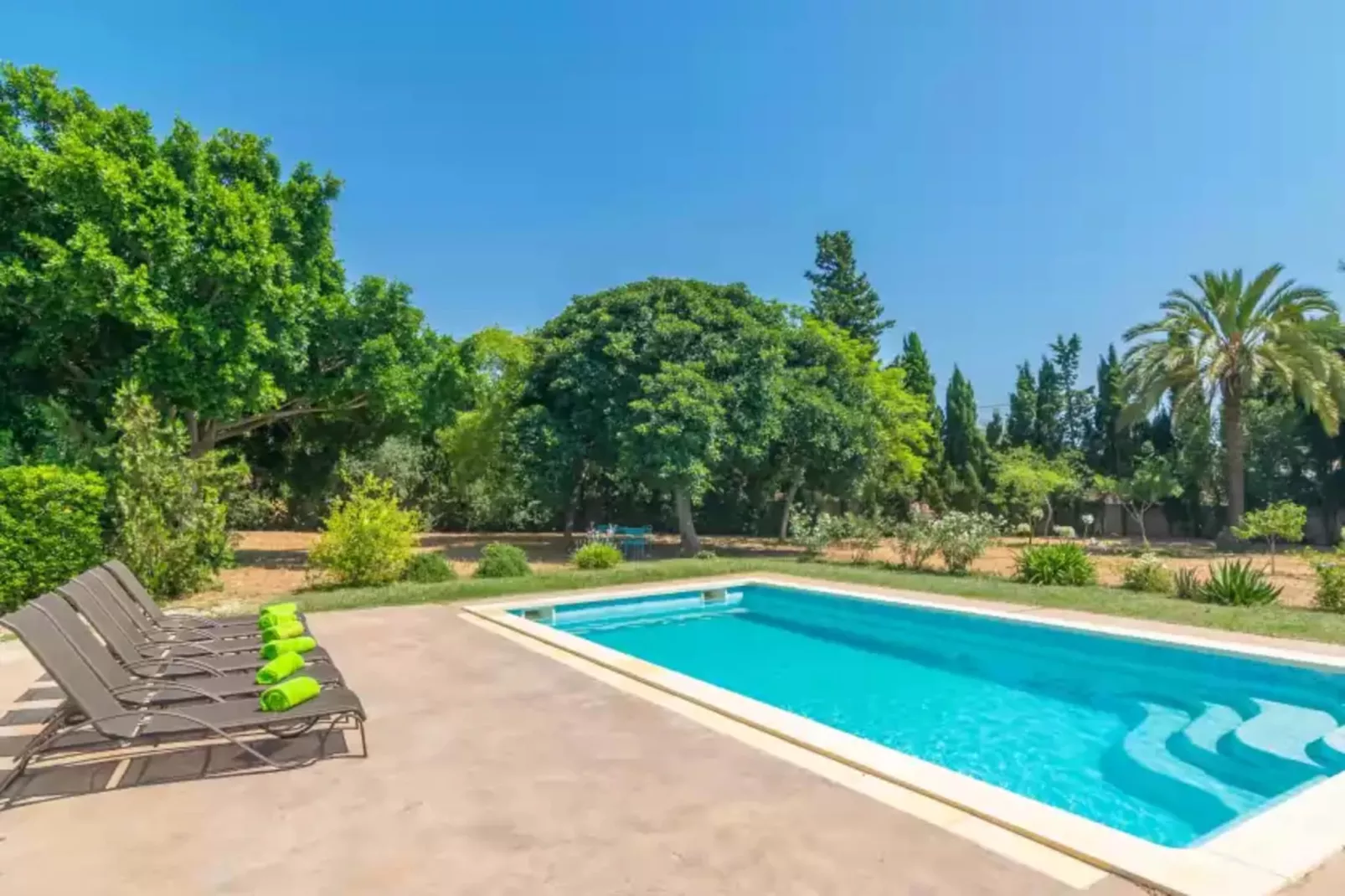 Son Pax Petit-Pool