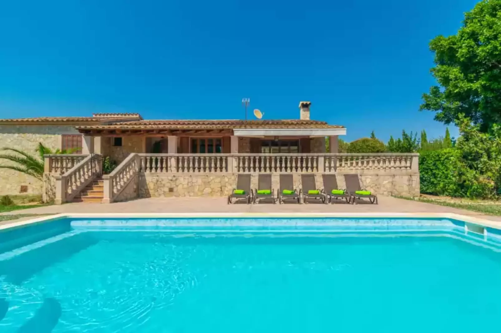 Son Pax Petit-Pool