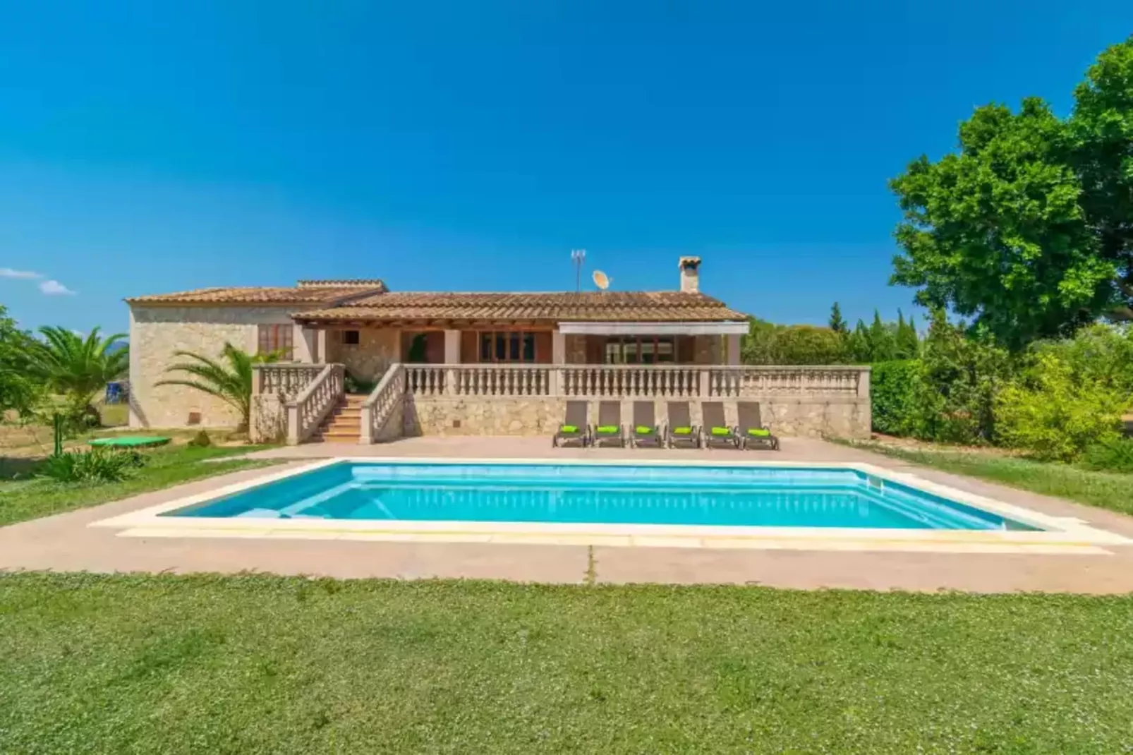 Son Pax Petit-Pool