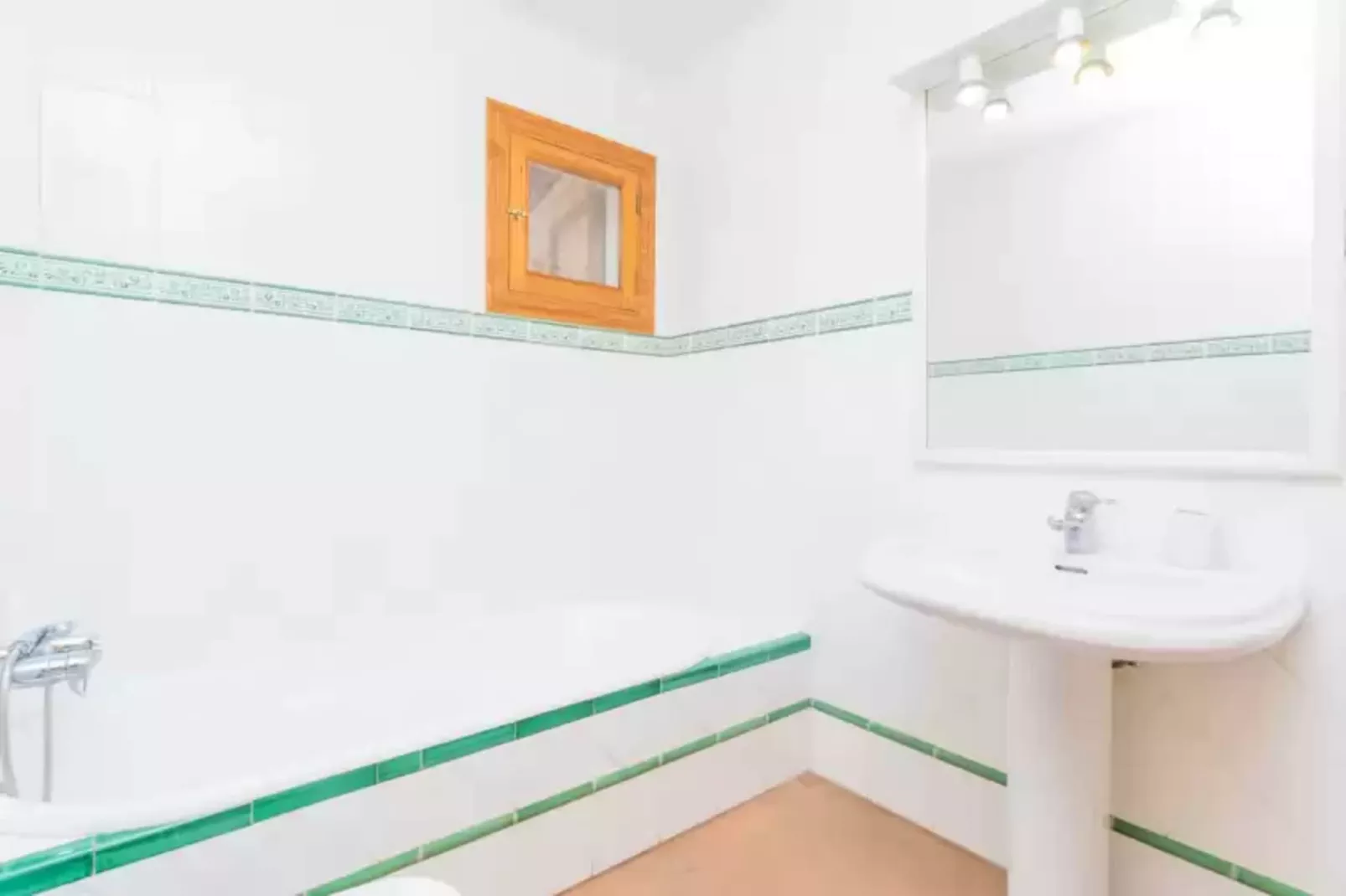 Son Pax Petit-Bathroom
