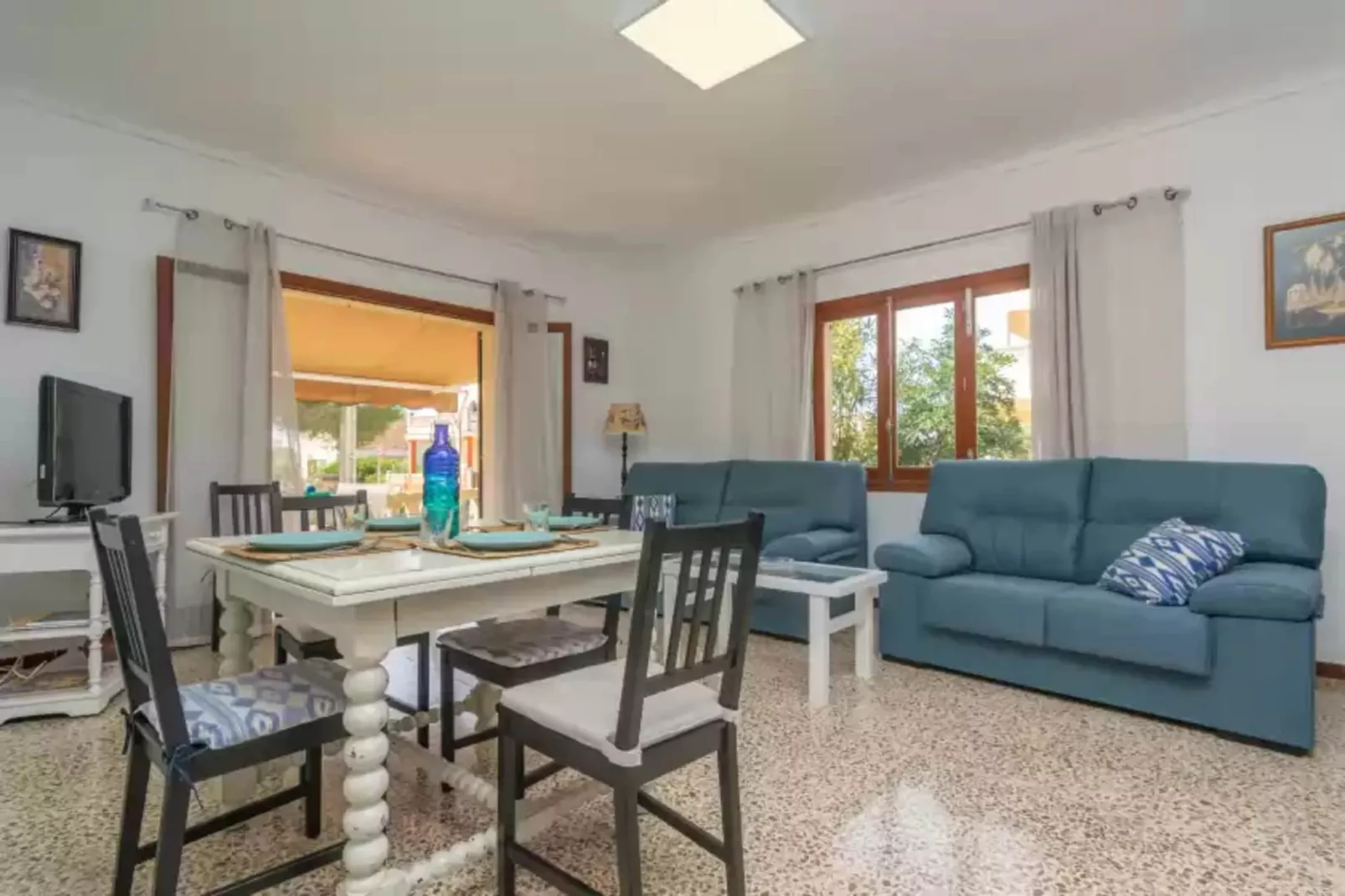 Pop-Living room