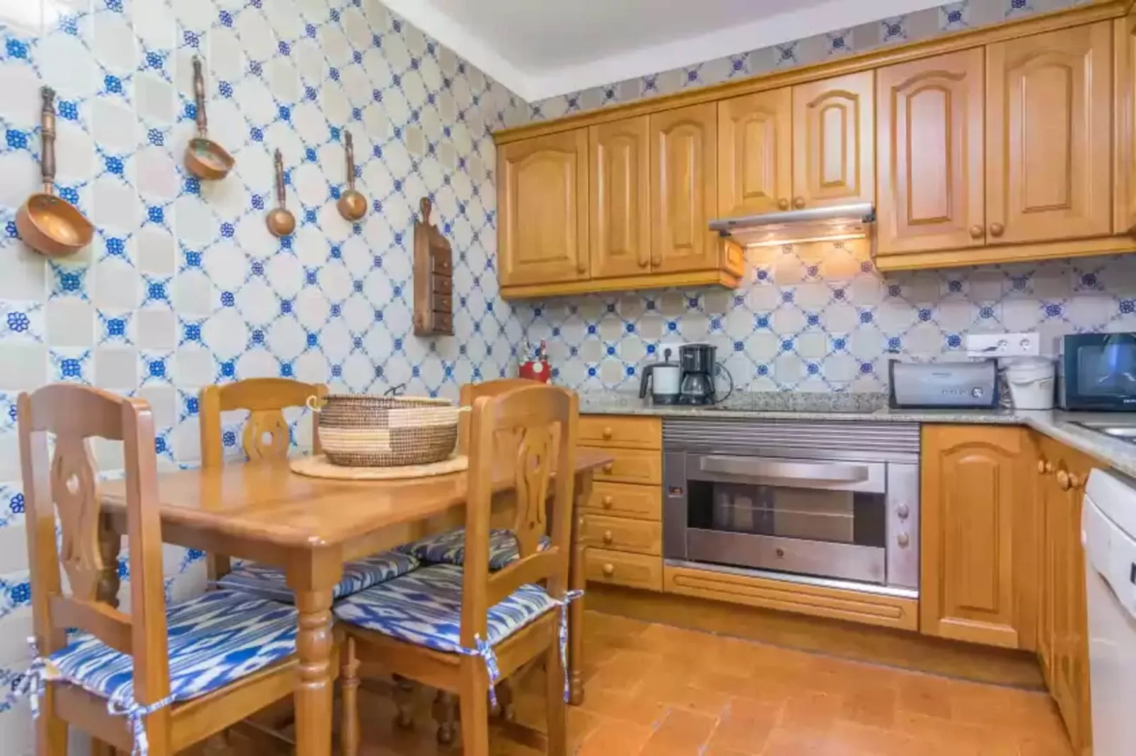 Can Calistro-Kitchen