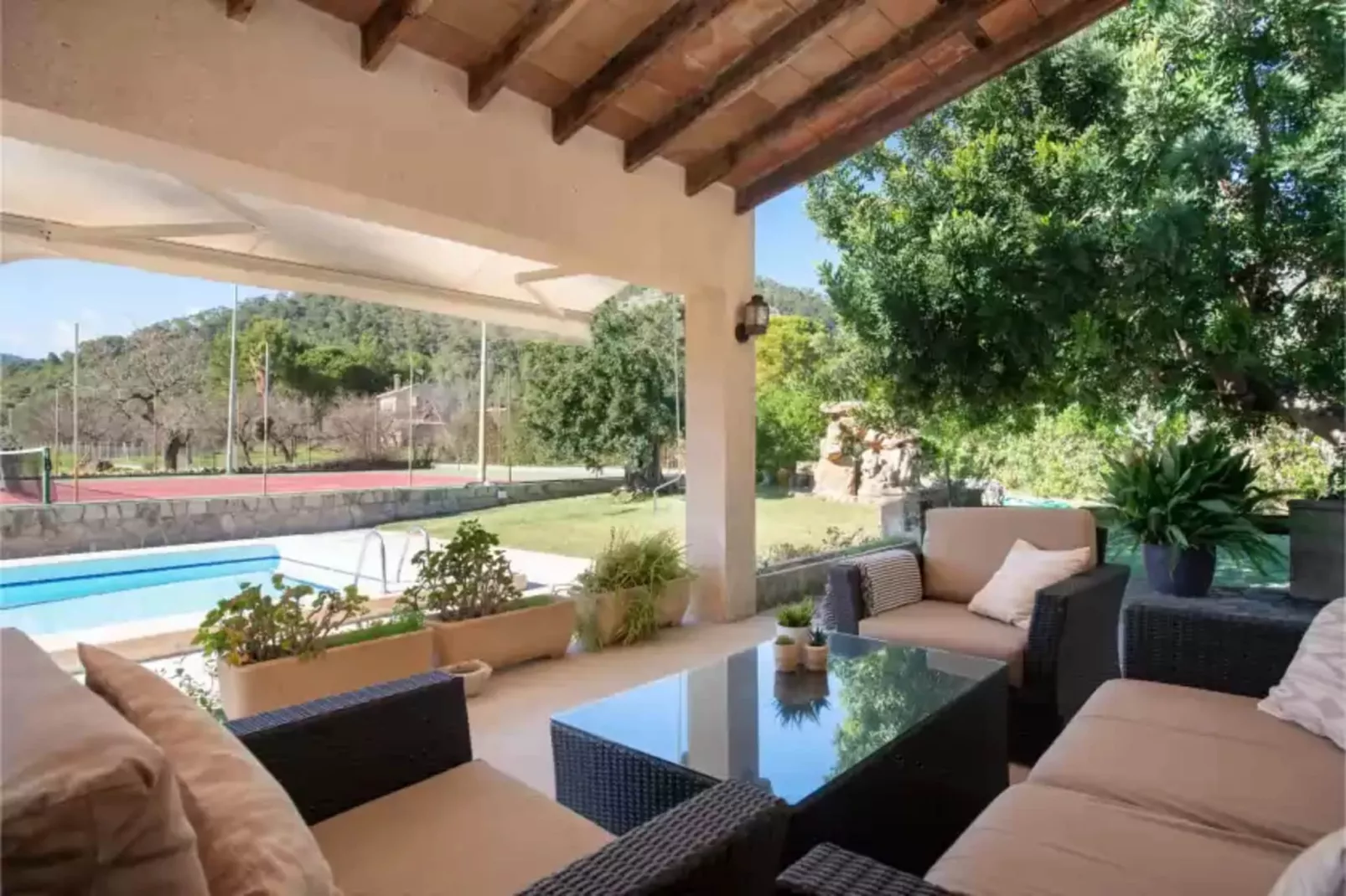 Can Calistro-Terrace balcony