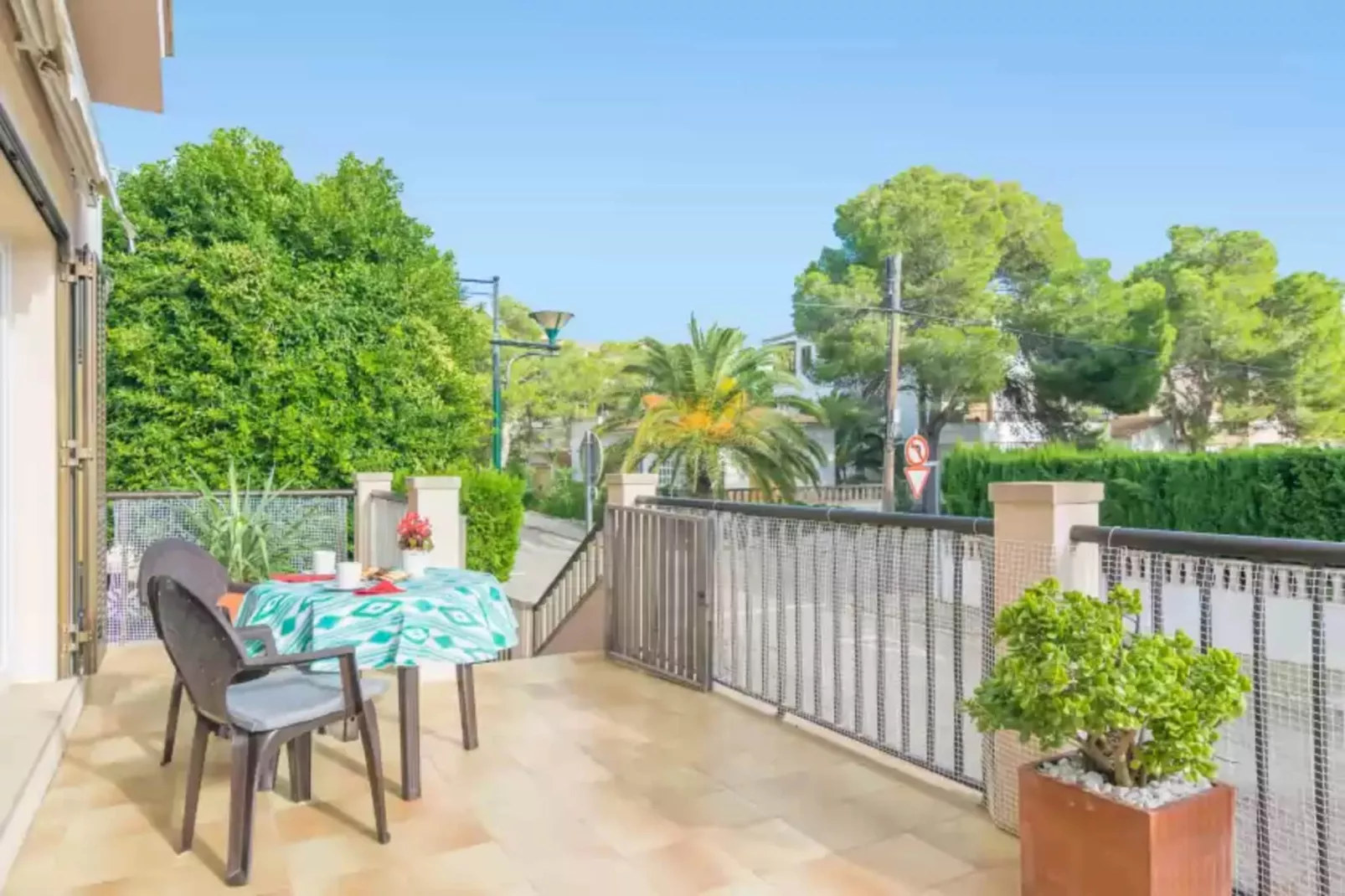 Lluna Home-Terrace balcony