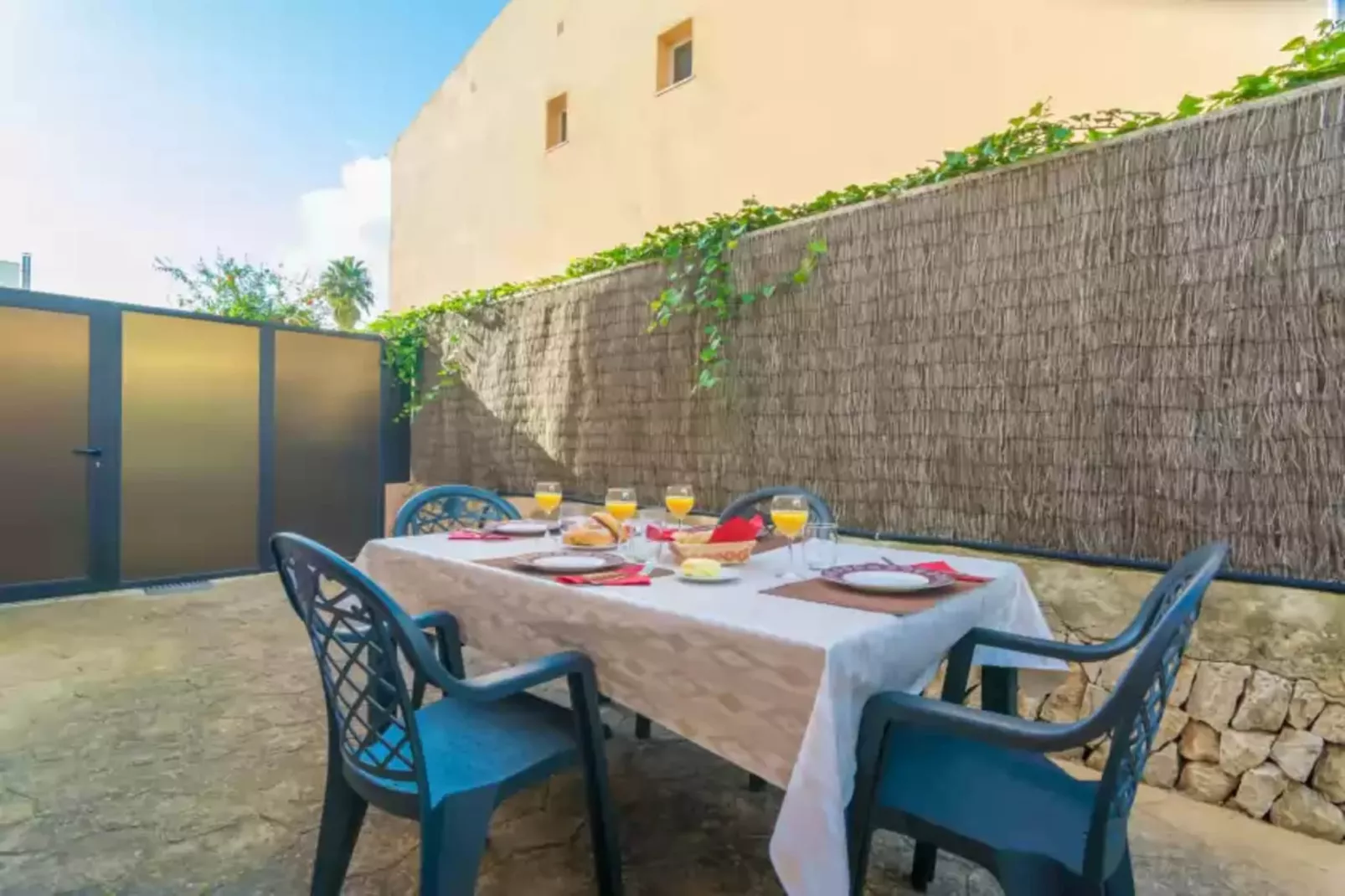 Lluna Home-Terrace balcony