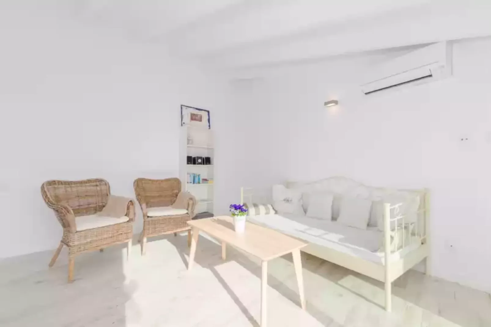 Es Reco-Living room