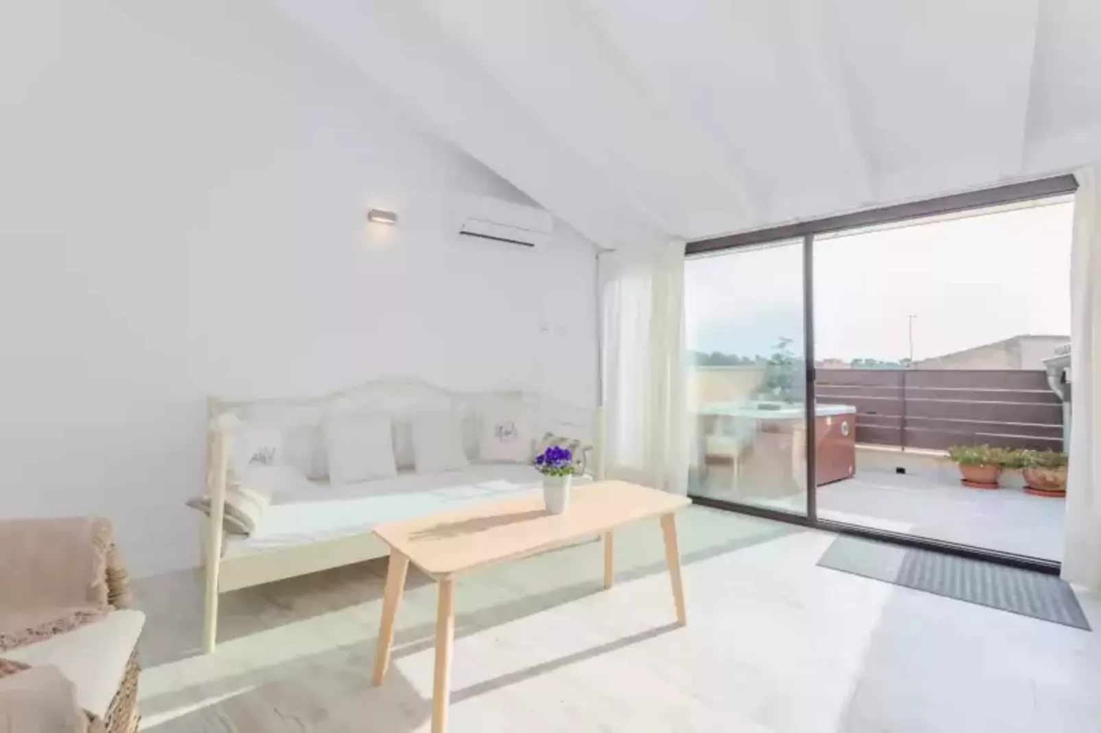 Es Reco-Living room