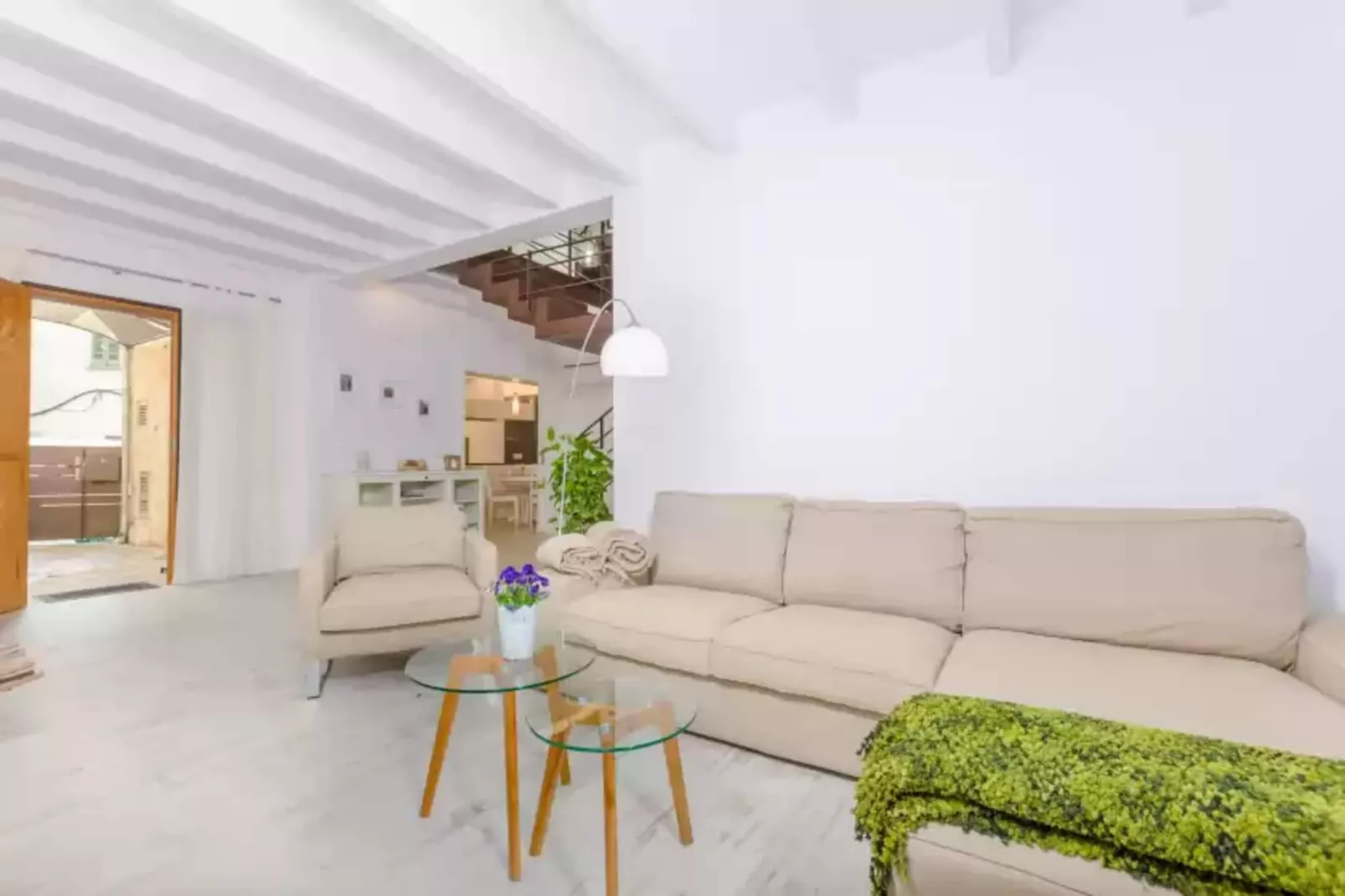 Es Reco-Living room