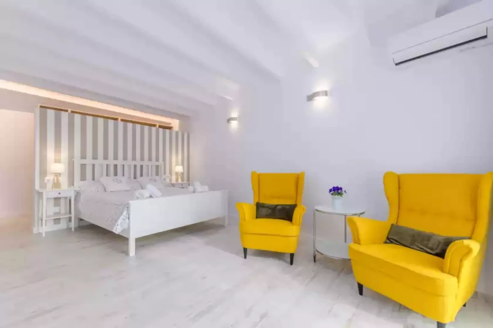 Es Reco-Living room