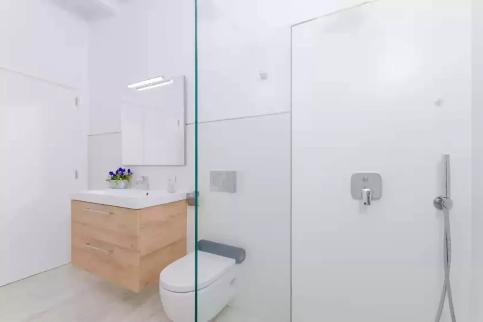 Es Reco-Bathroom
