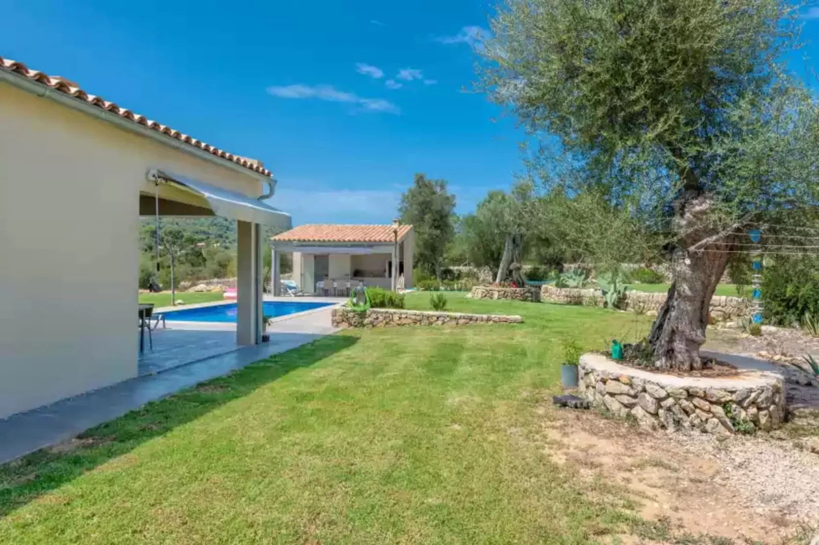 Can Colomer Ferragut-Gardens summer