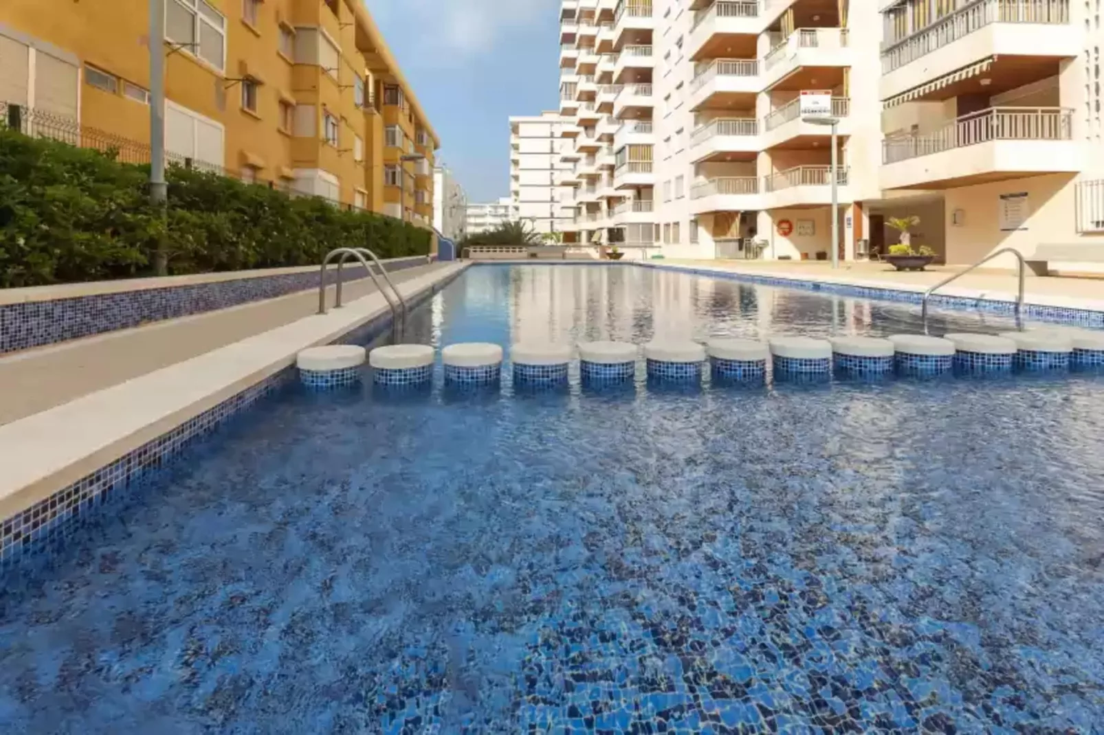 Torres Del Mar-Schwimmbad