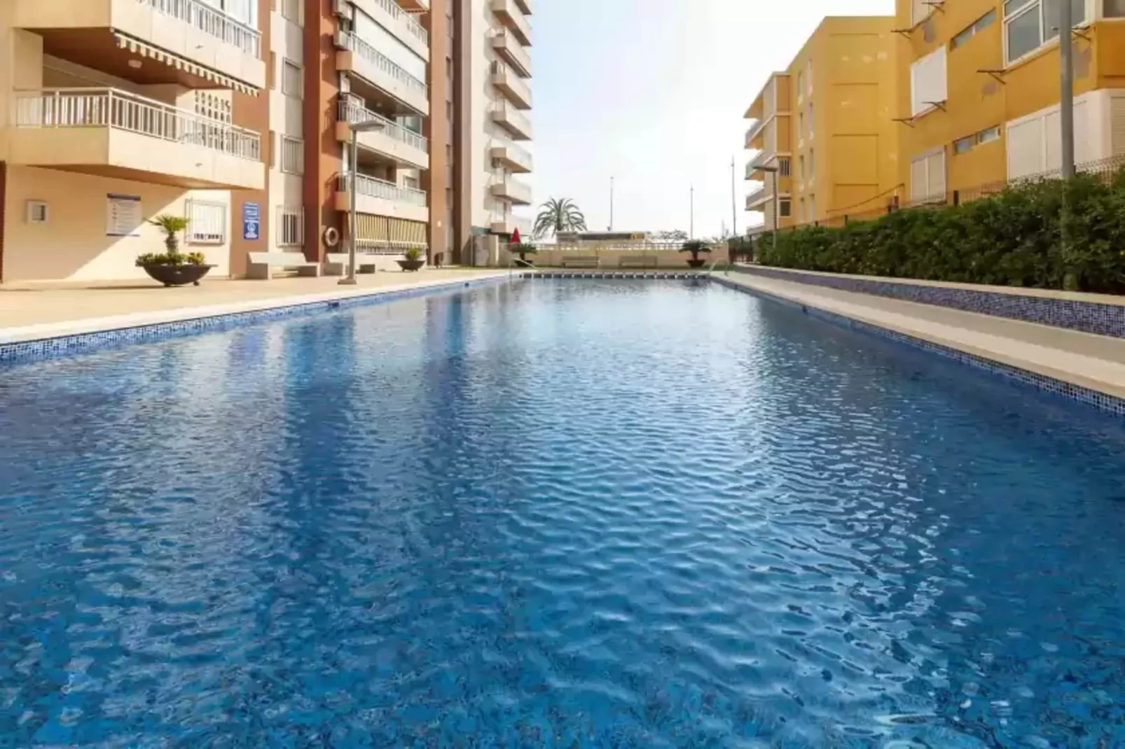 Torres Del Mar-Schwimmbad