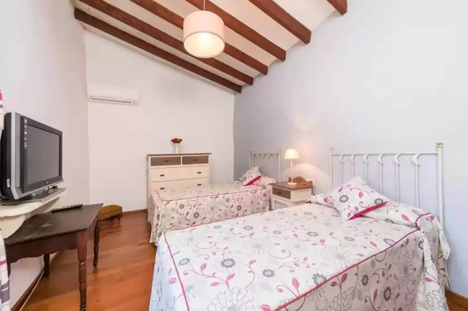 Can Vallori-Bedroom