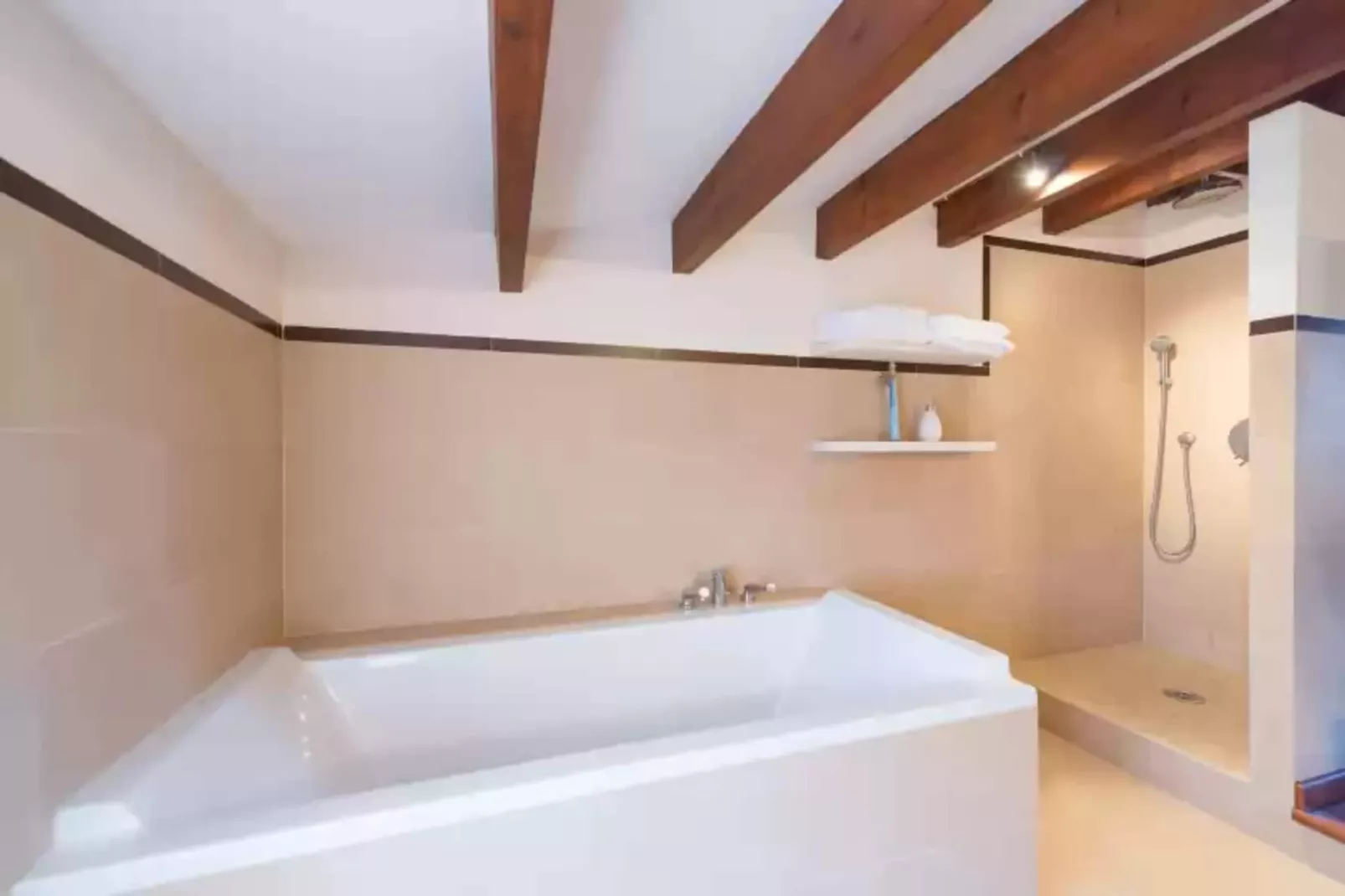 Can Vallori-Bathroom