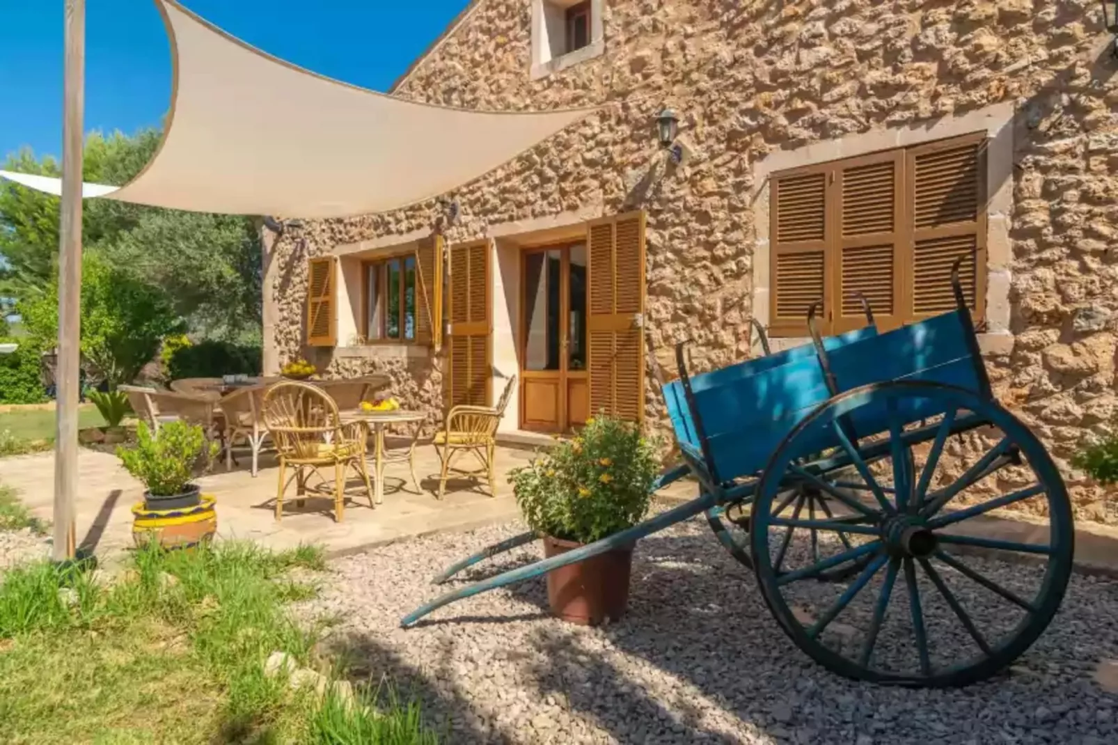 Lo Den Creus-Exterior summer
