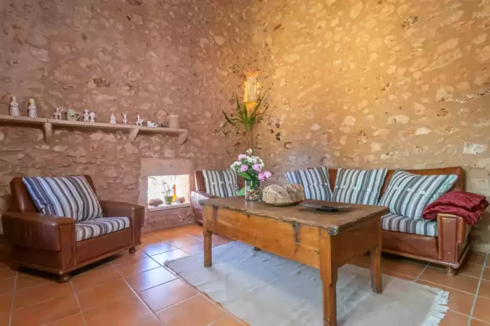 Lo Den Creus-Living room
