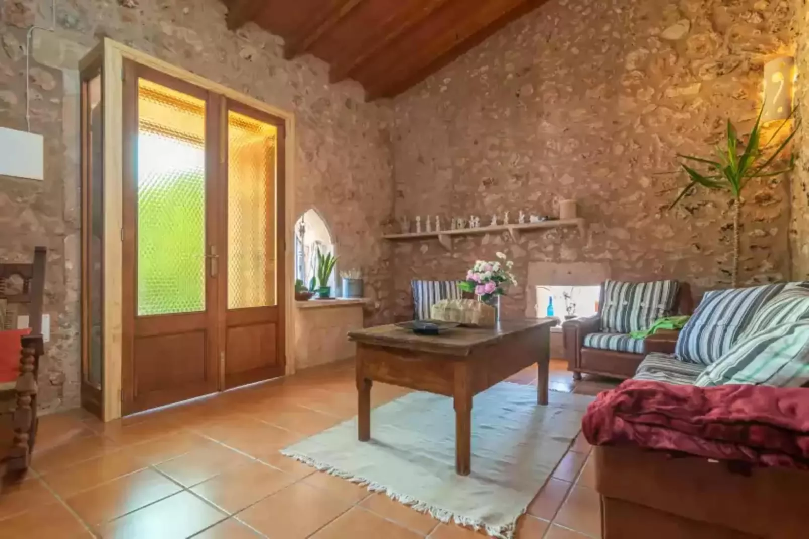 Lo Den Creus-Living room