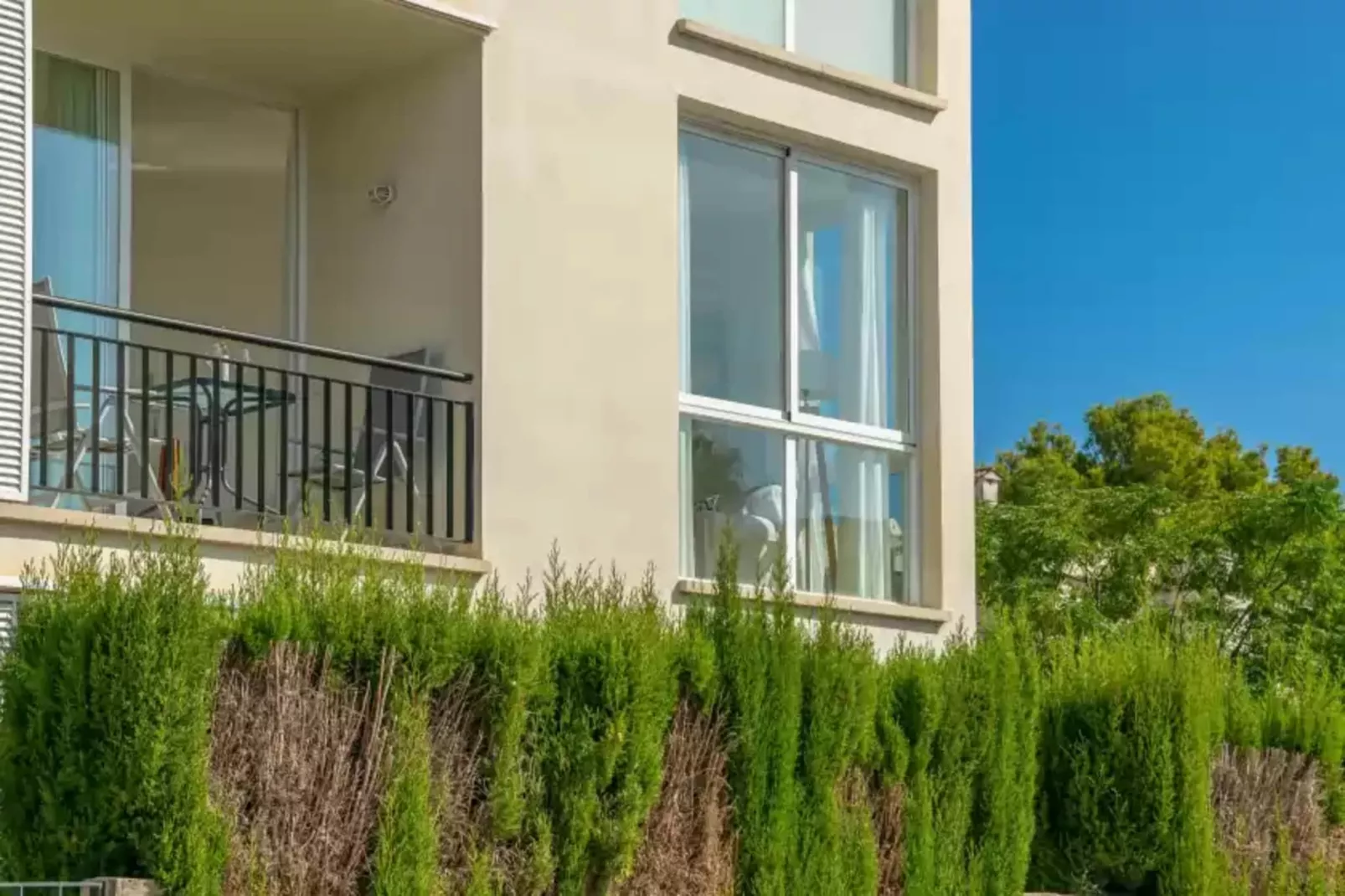 Mirella-Exterior summer