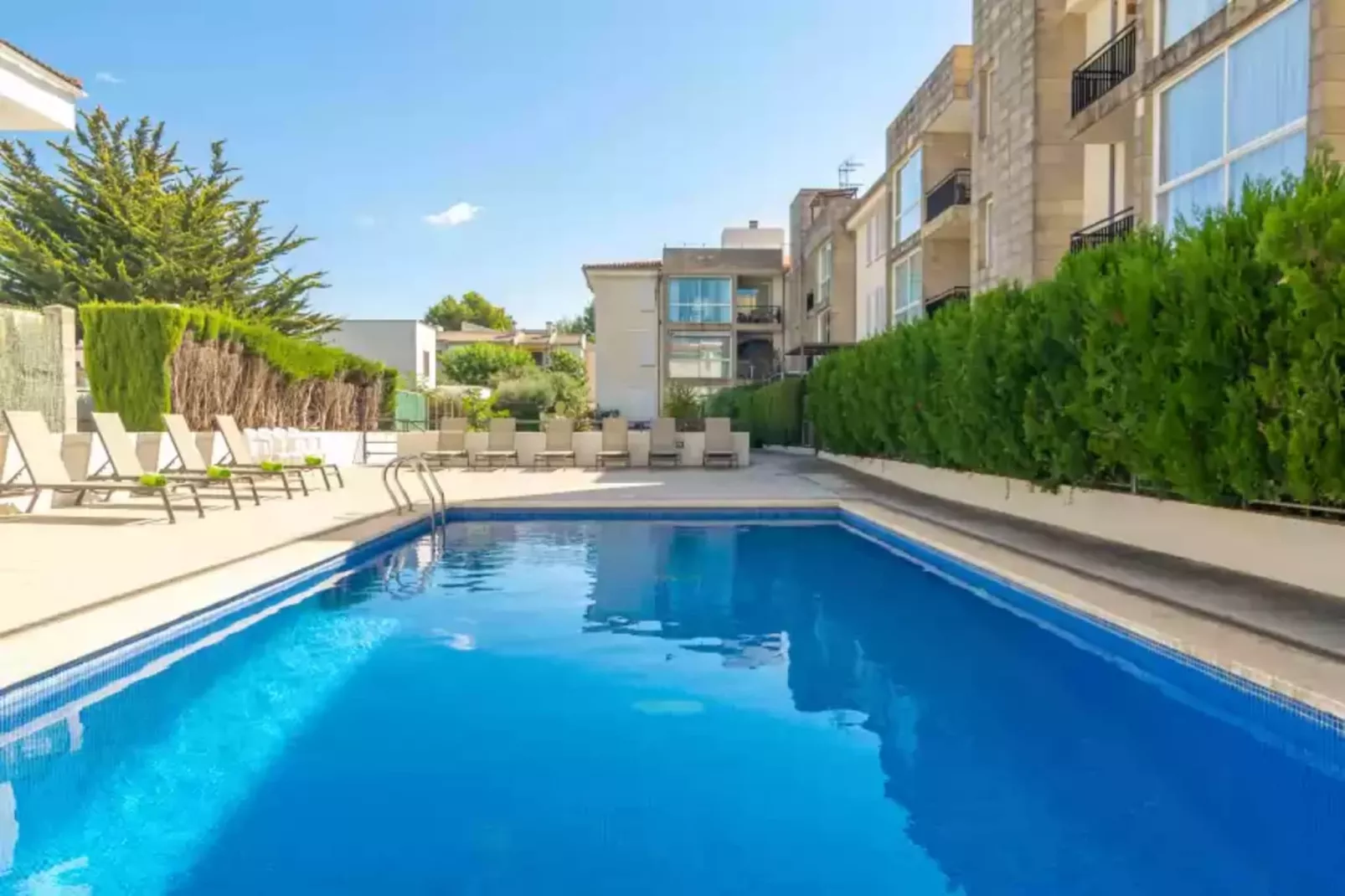Mirella-Pool