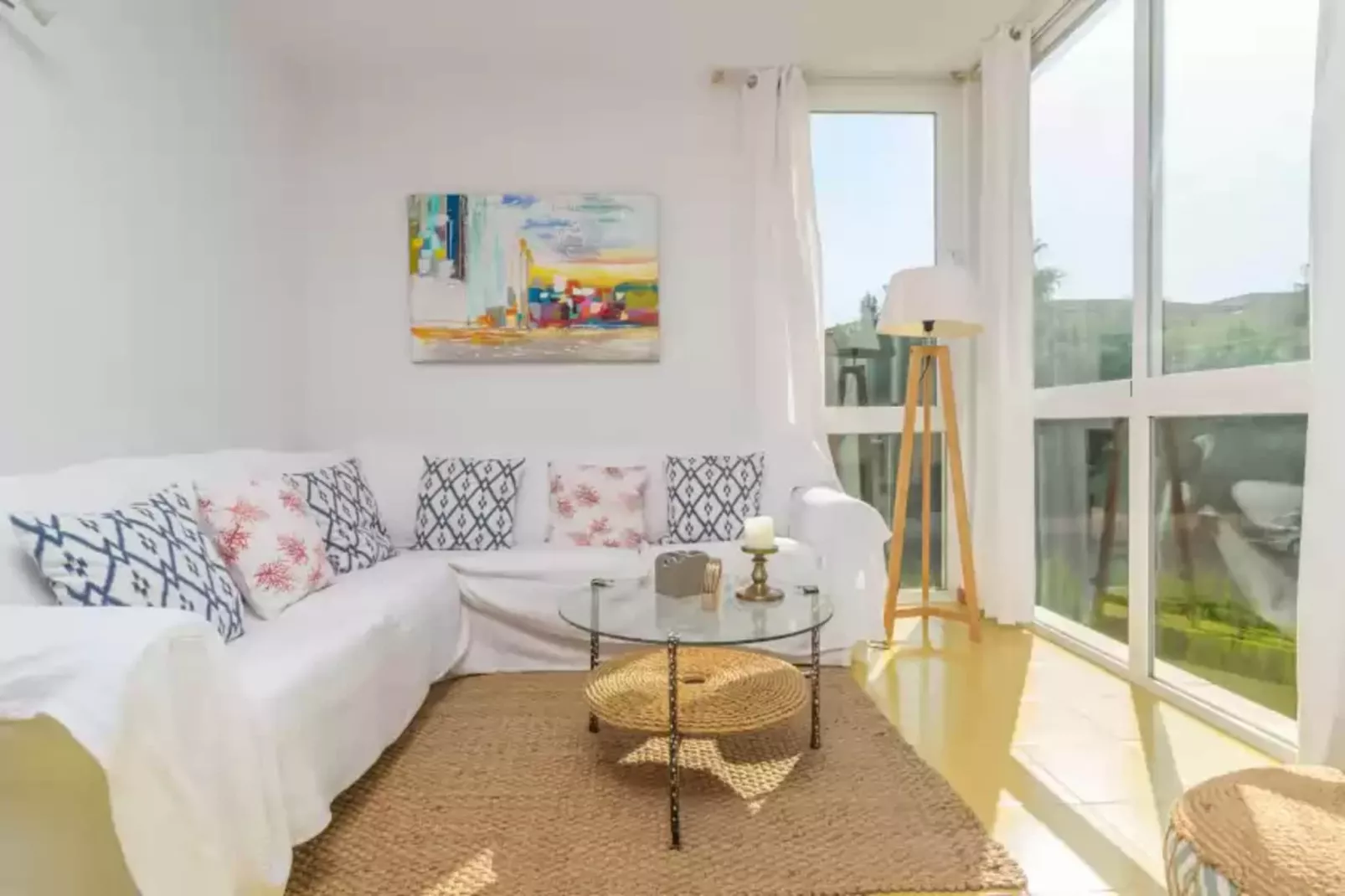 Mirella-Living room