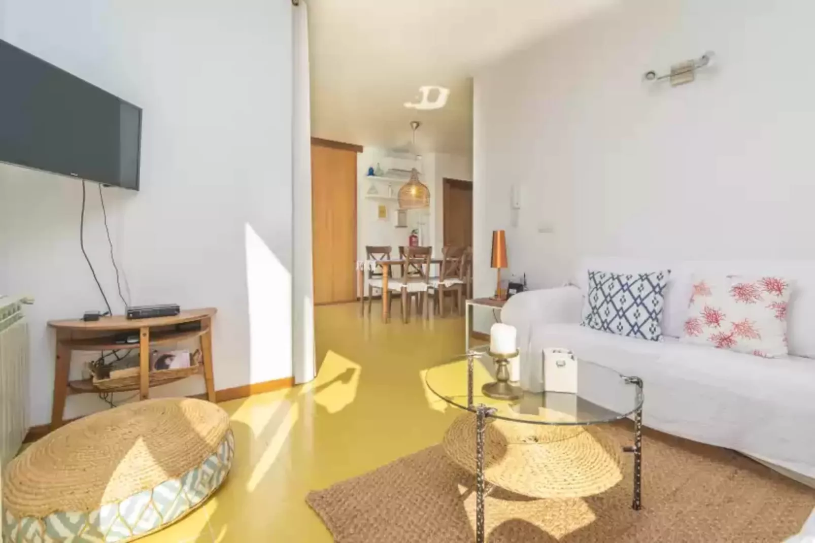 Mirella-Living room